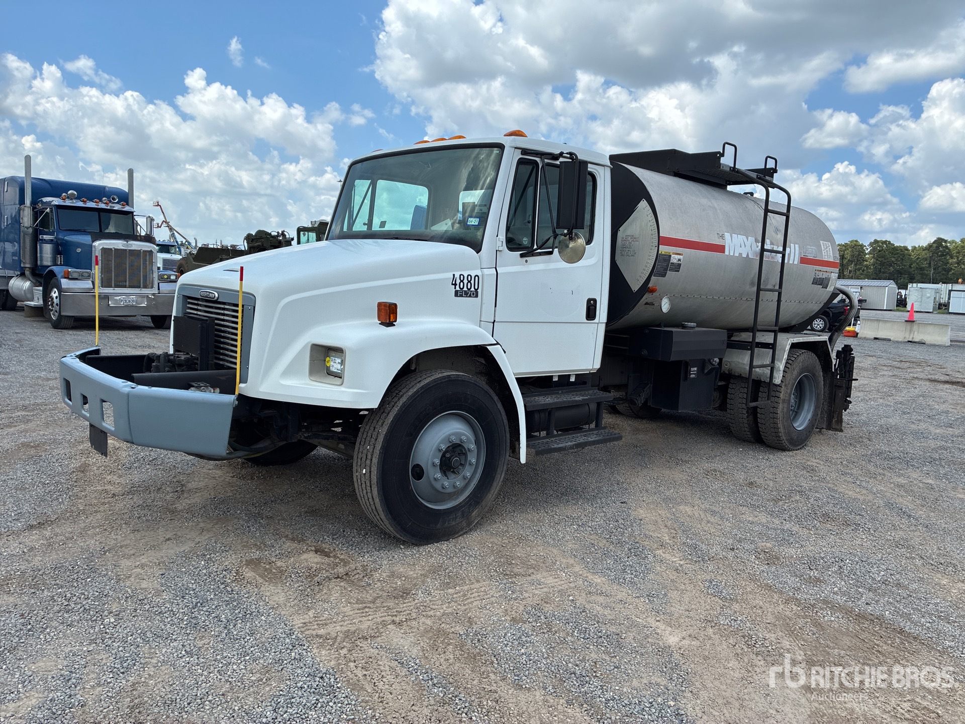 Photo of 2000 Freightliner FL 70