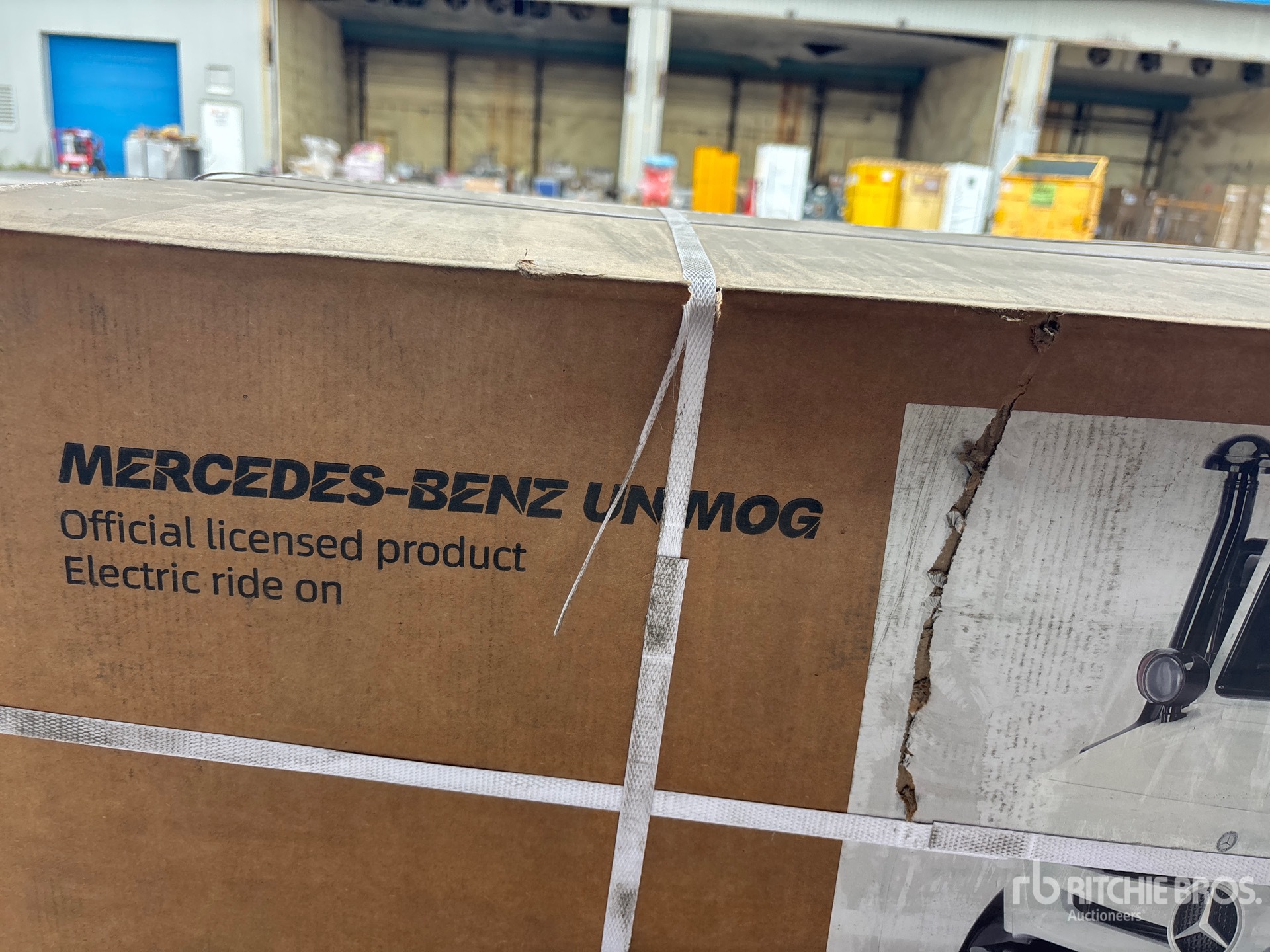 Mercedes-Benz UNIMOG RIDE-ON CART (UNUSED)