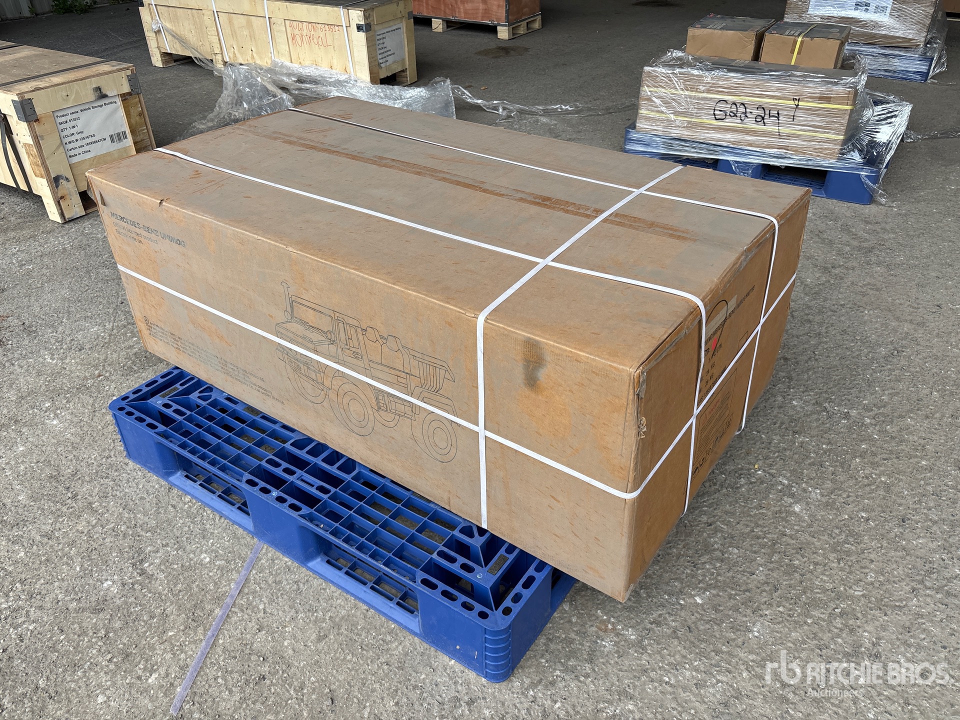 Mercedes-Benz UNIMOG RIDE-ON CART (UNUSED)
