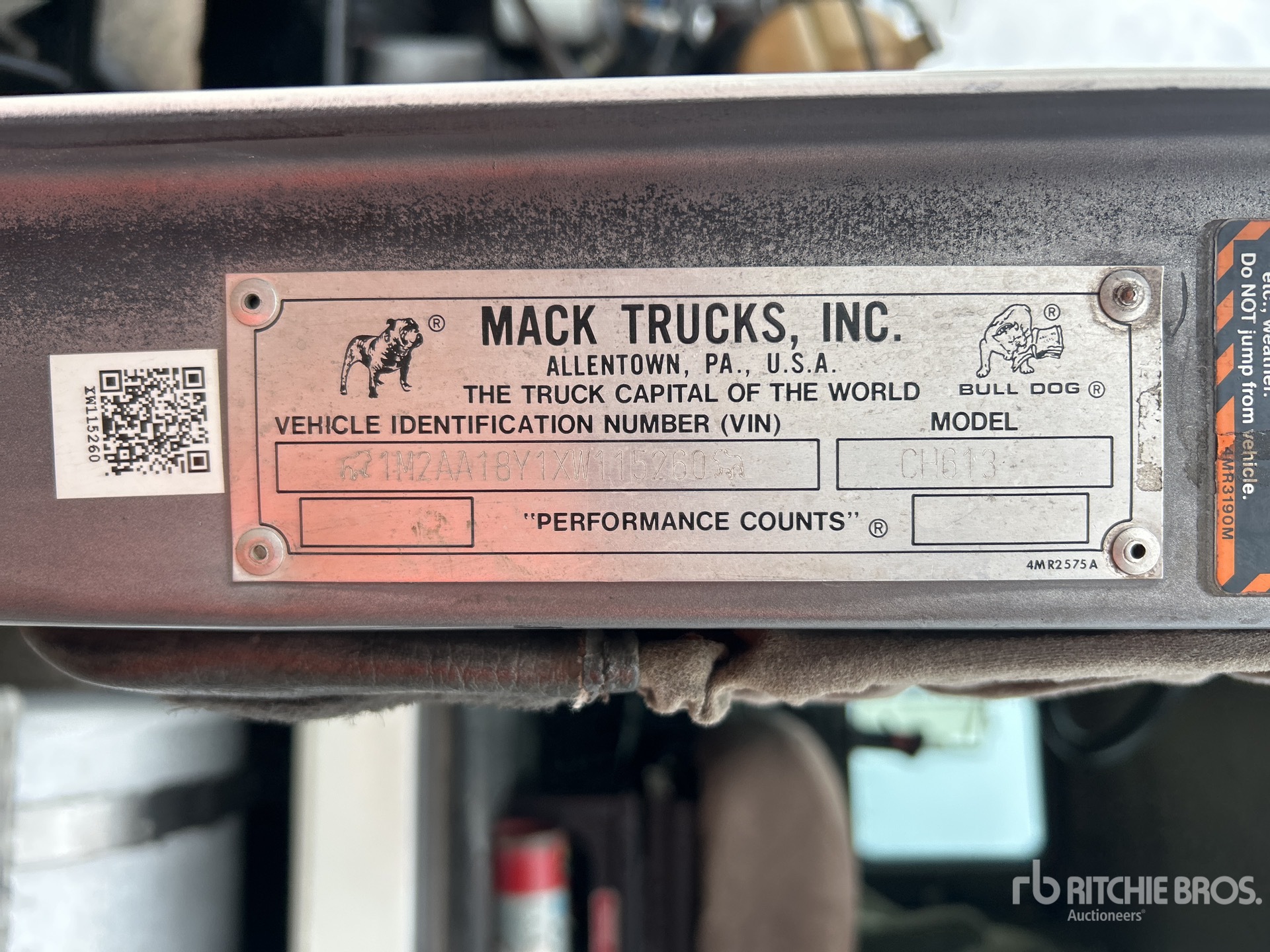 1999 Mack CH613