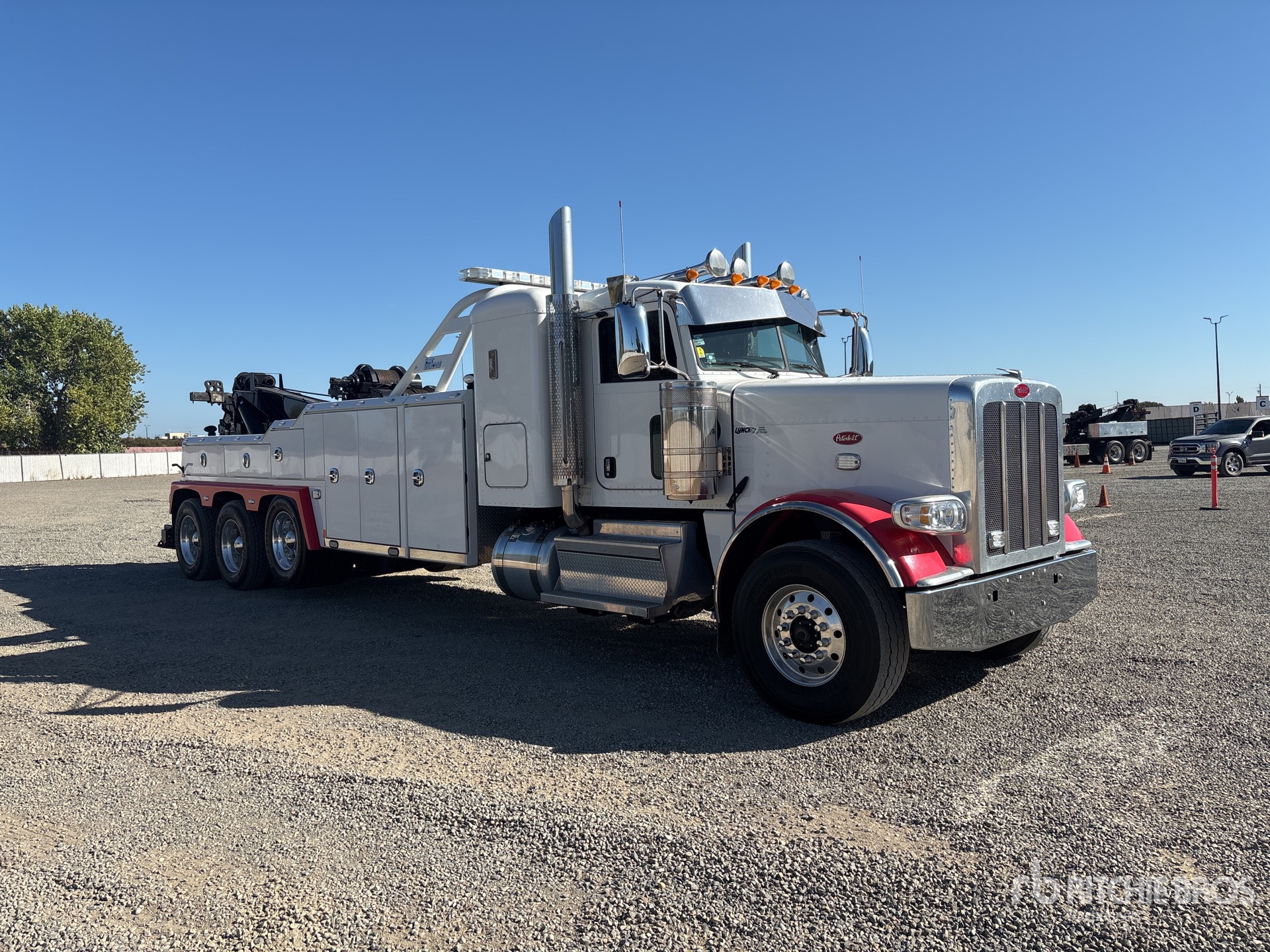 2023 Peterbilt 389