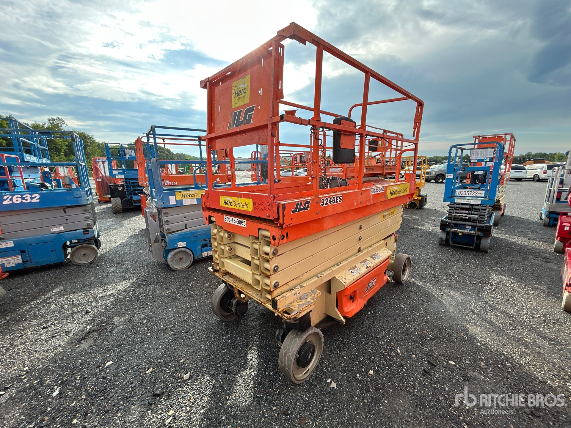 Photo of 2017 JLG 3246ES