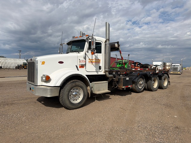 2006 Peterbuilt 357 8x4 Roll-Off Truck