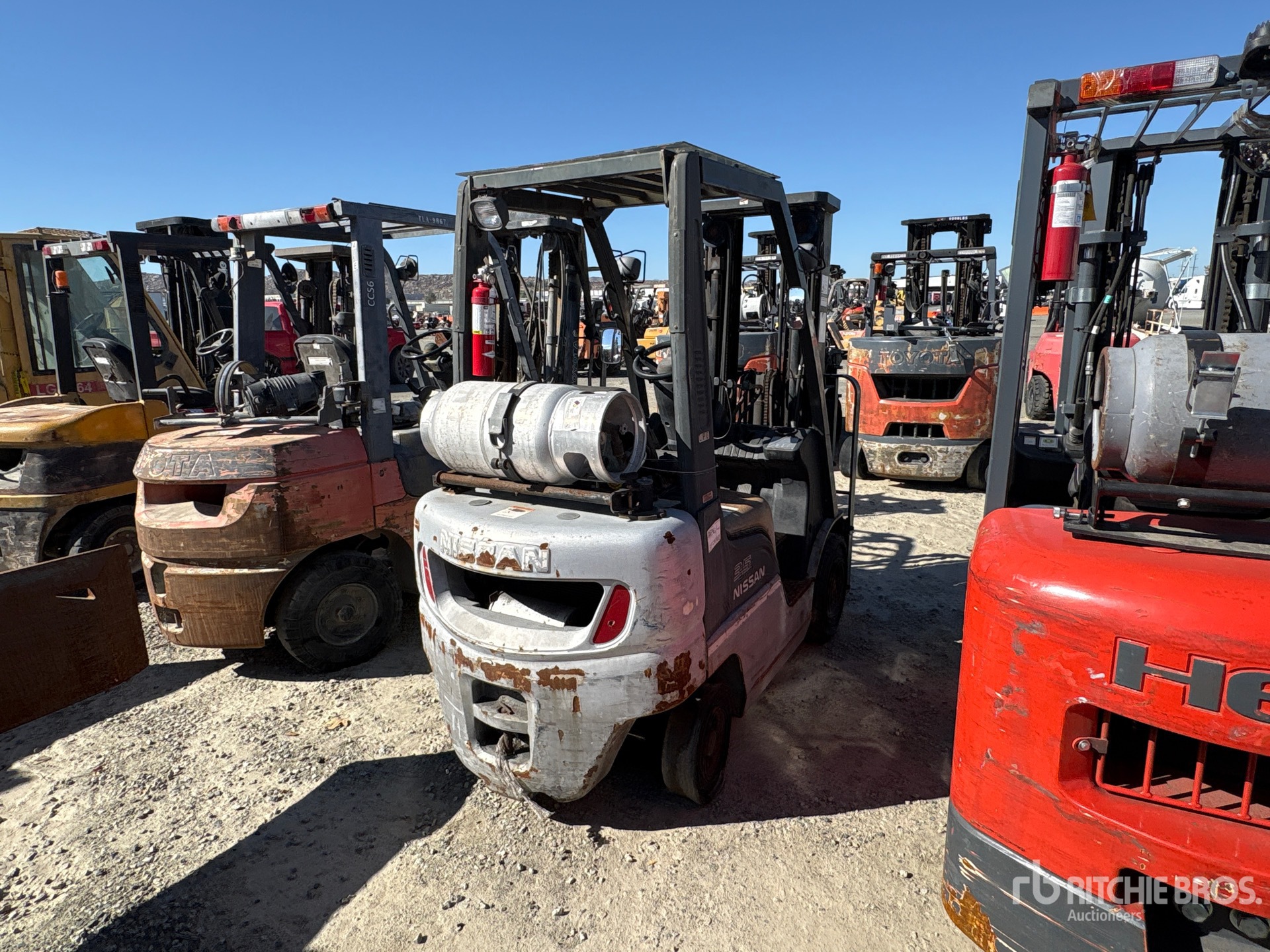 2012 Nissan PNEUMATIC TIRE