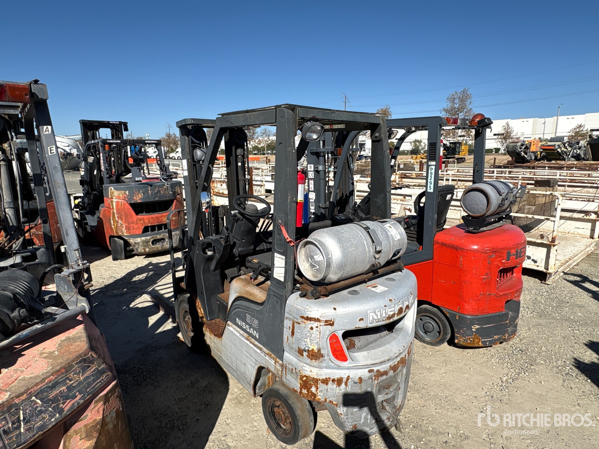 2012 Nissan PNEUMATIC TIRE