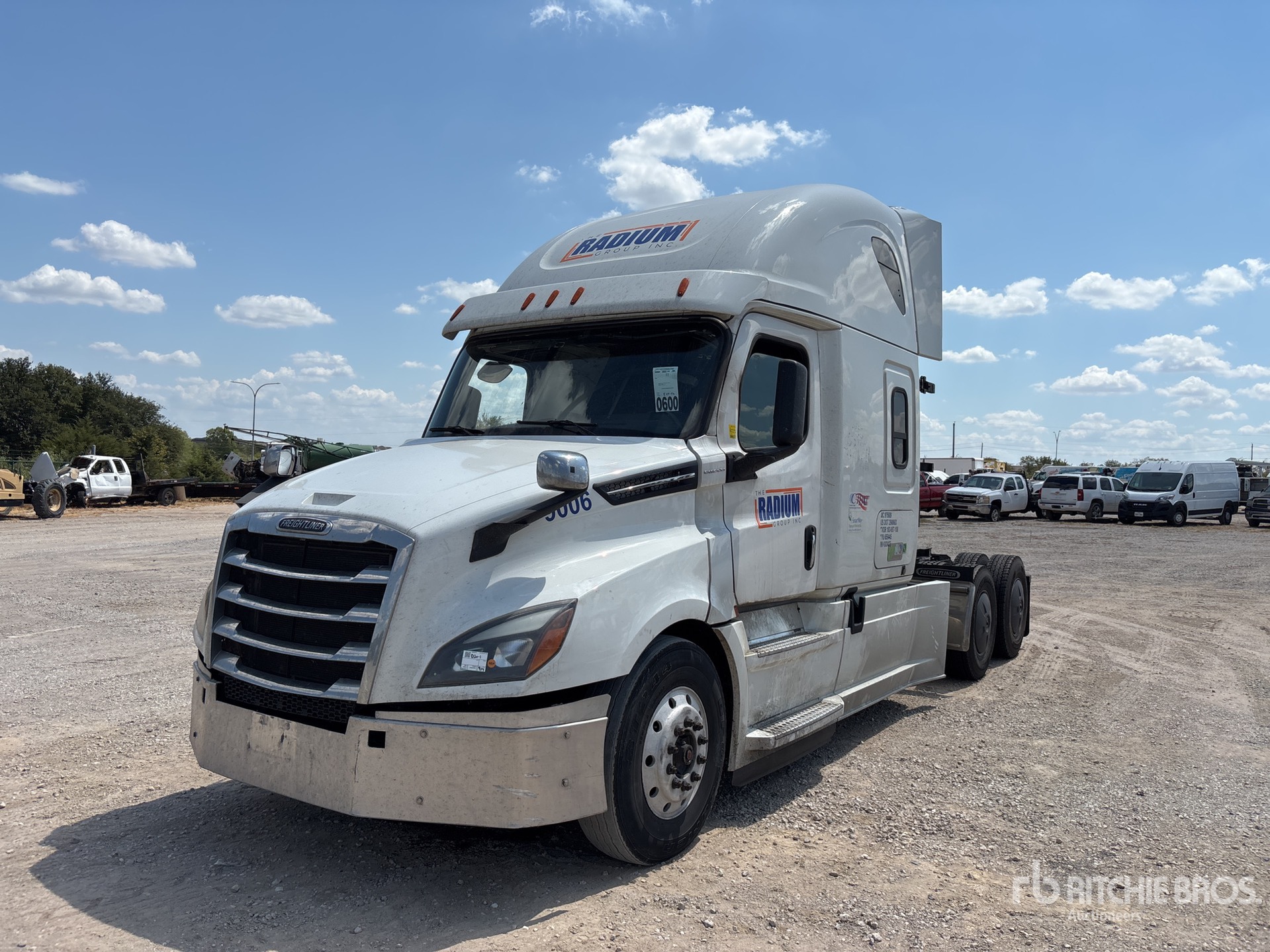2020 Freightliner CASCADIA 126