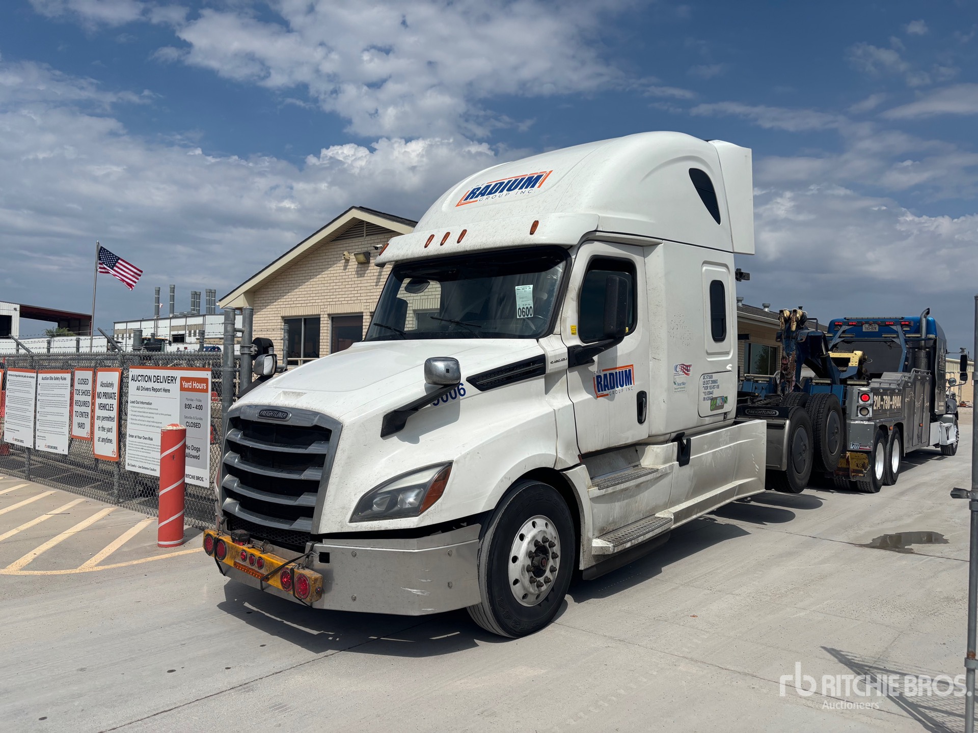 2020 Freightliner CASCADIA 126