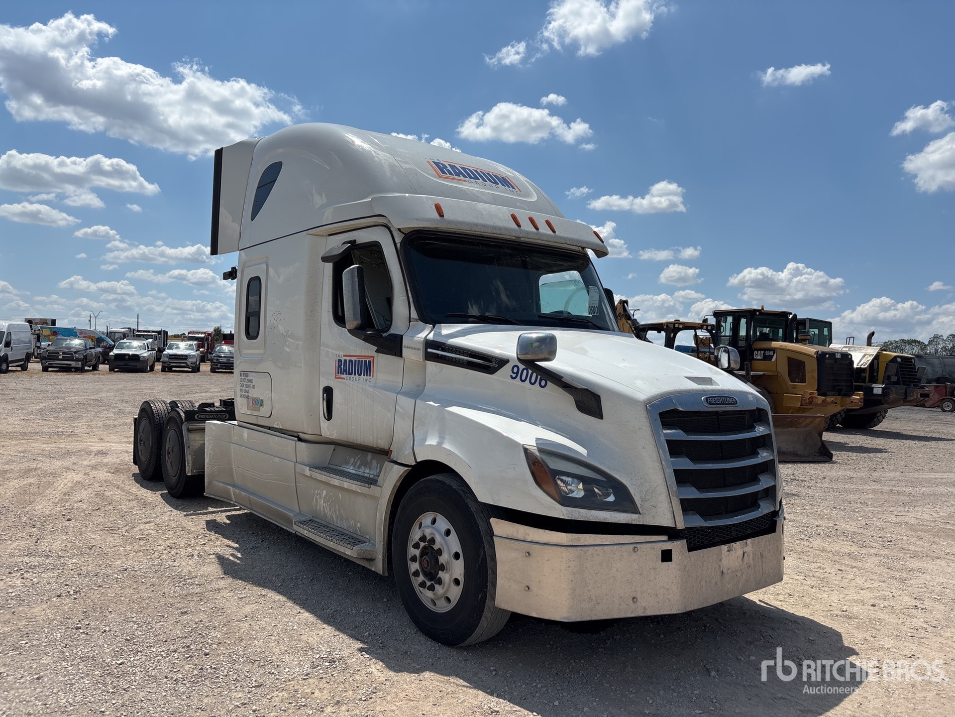 2020 Freightliner CASCADIA 126