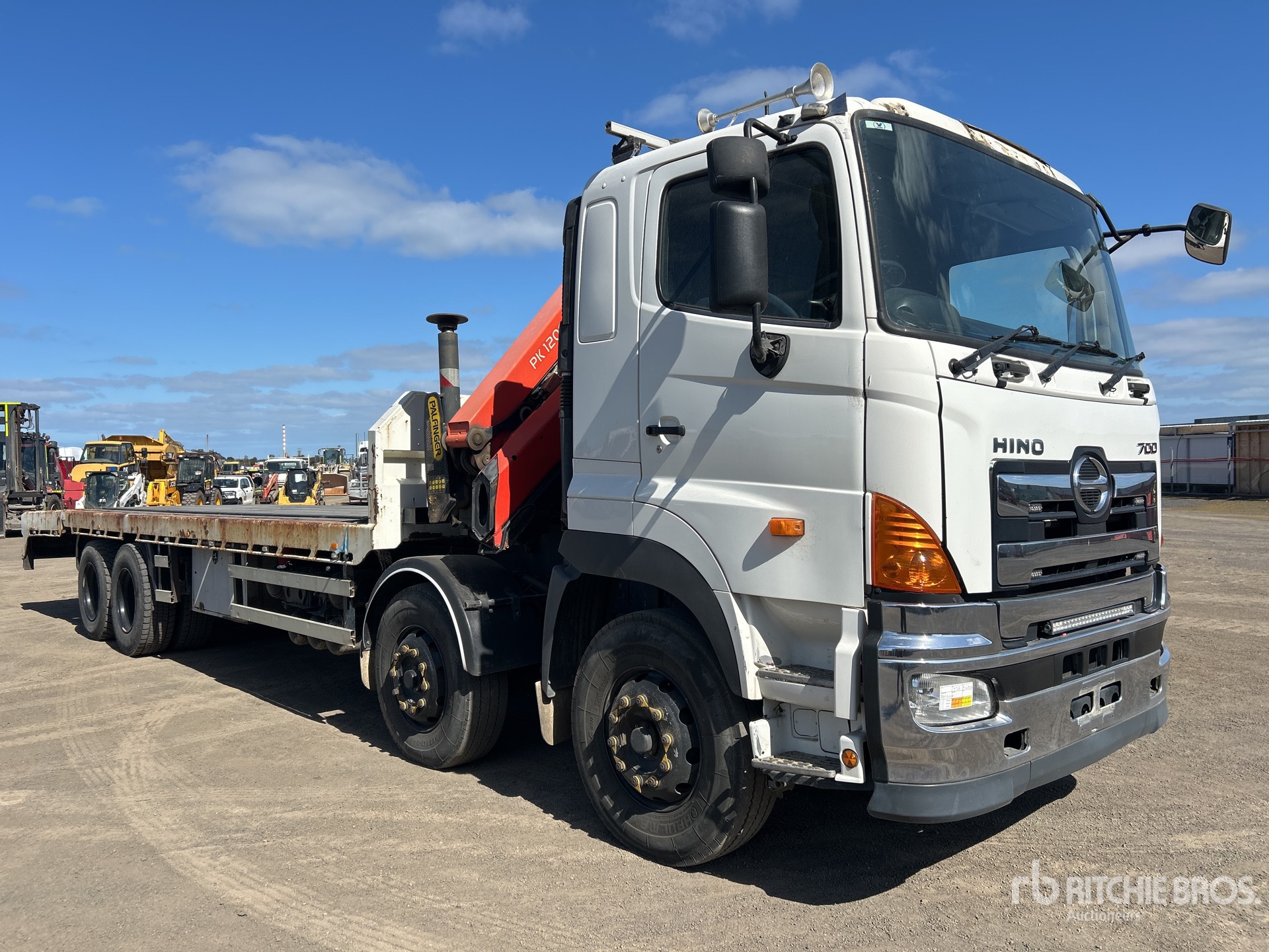 Photo of 2009 Hino FY 700 SERIES