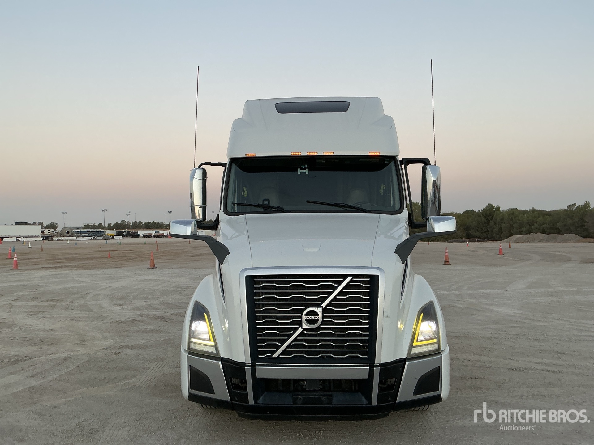 2020 Volvo VNL