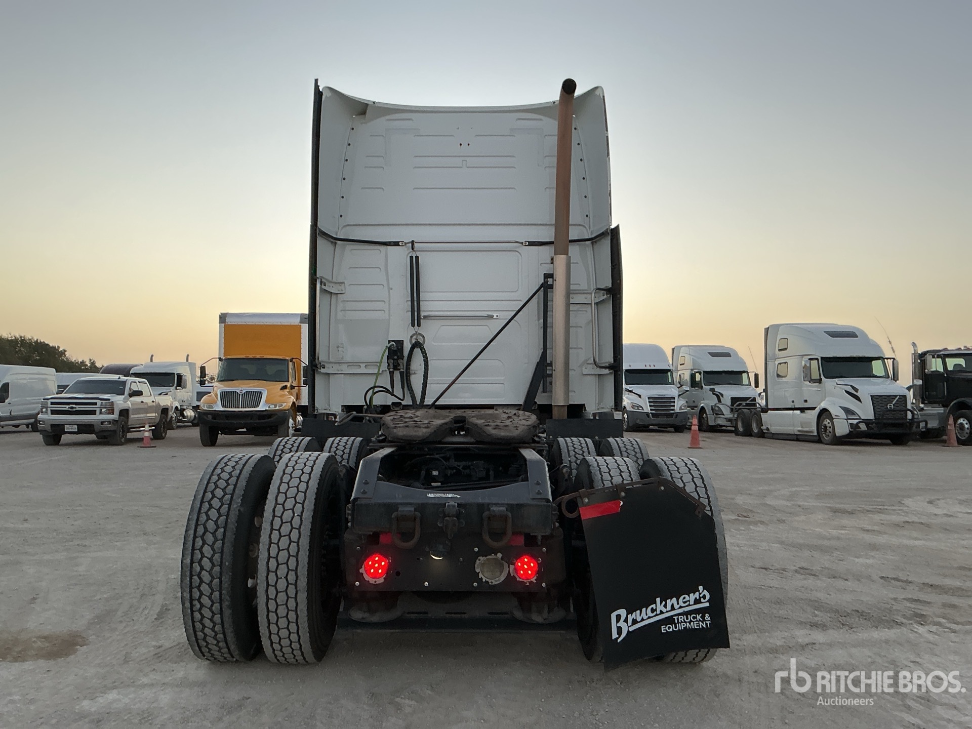 2020 Volvo VNL