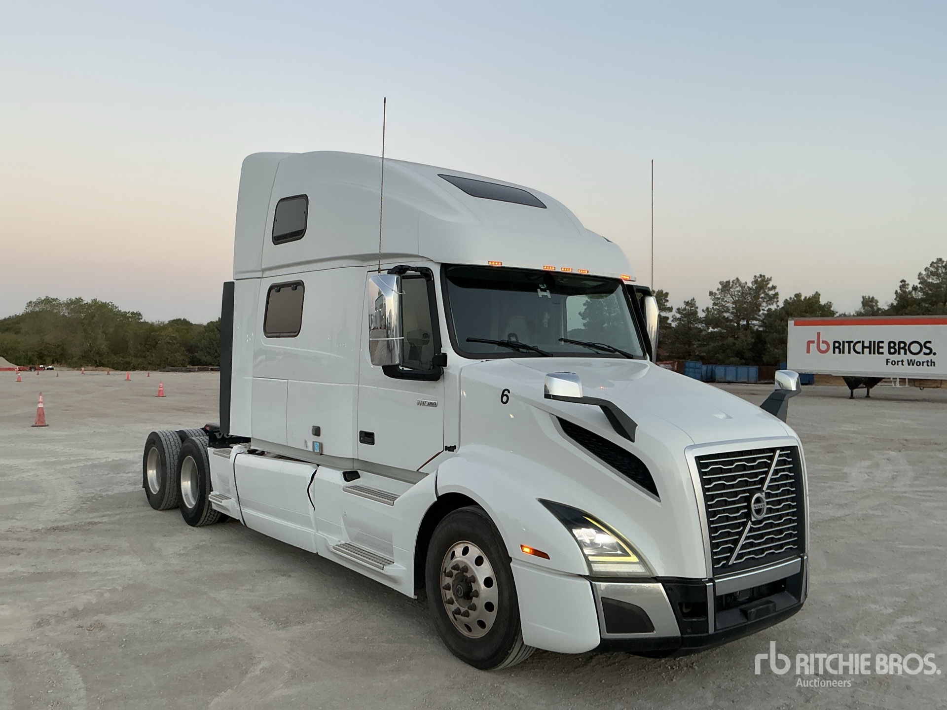2020 Volvo VNL