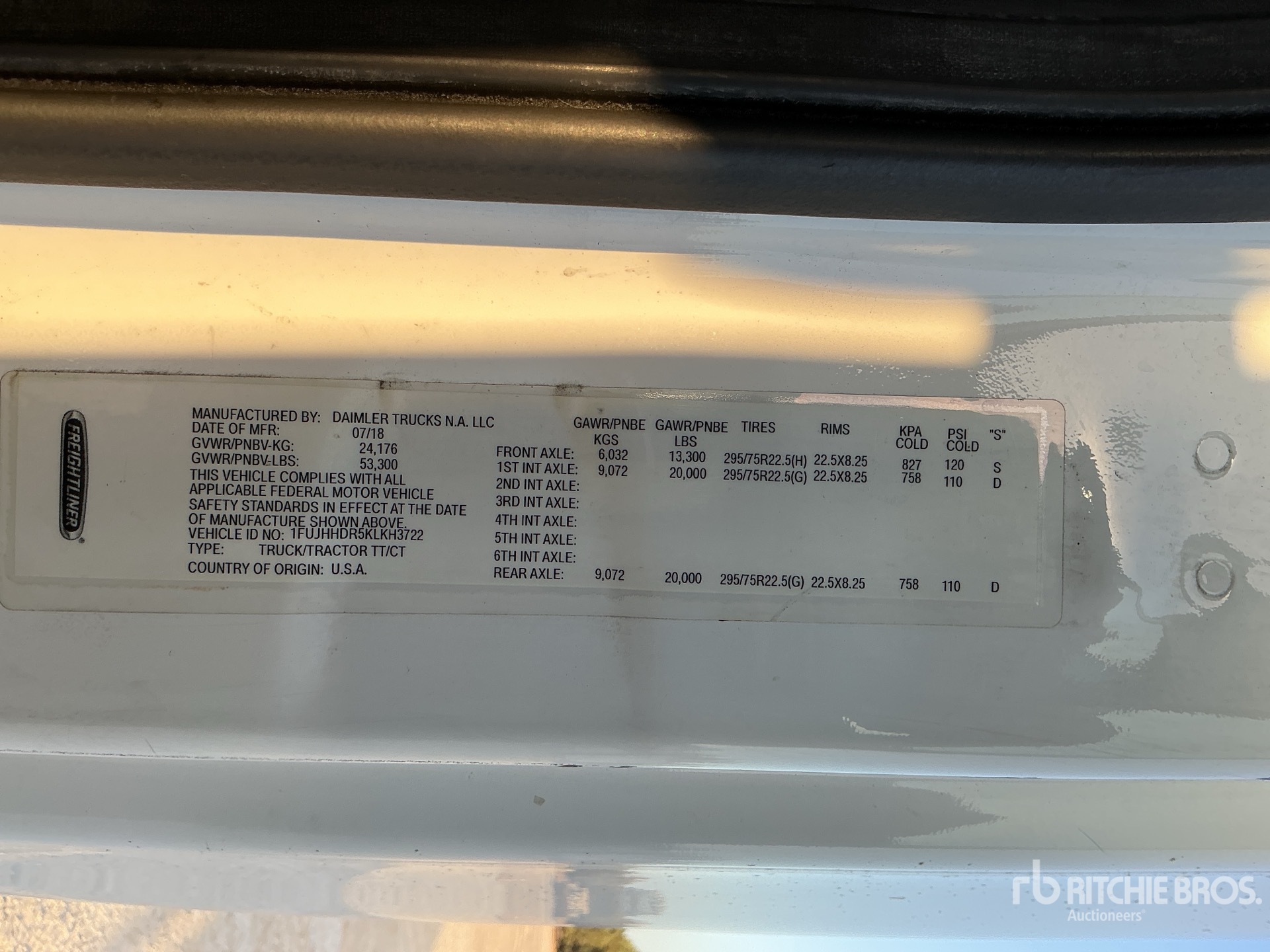 2019 Freightliner CASCADIA 126