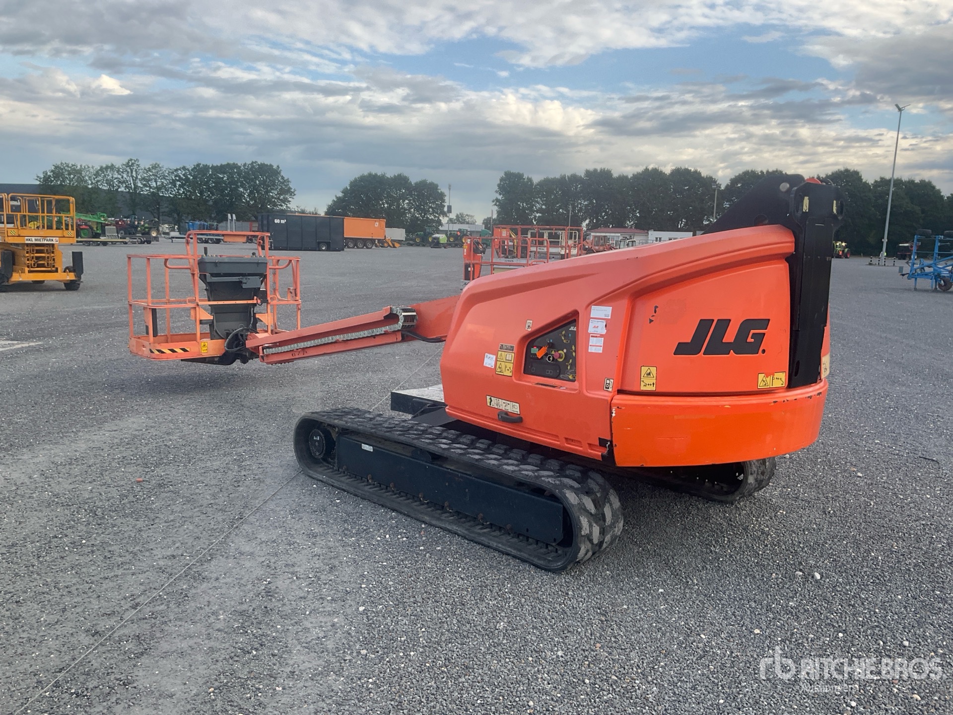 2015 JLG 400SC