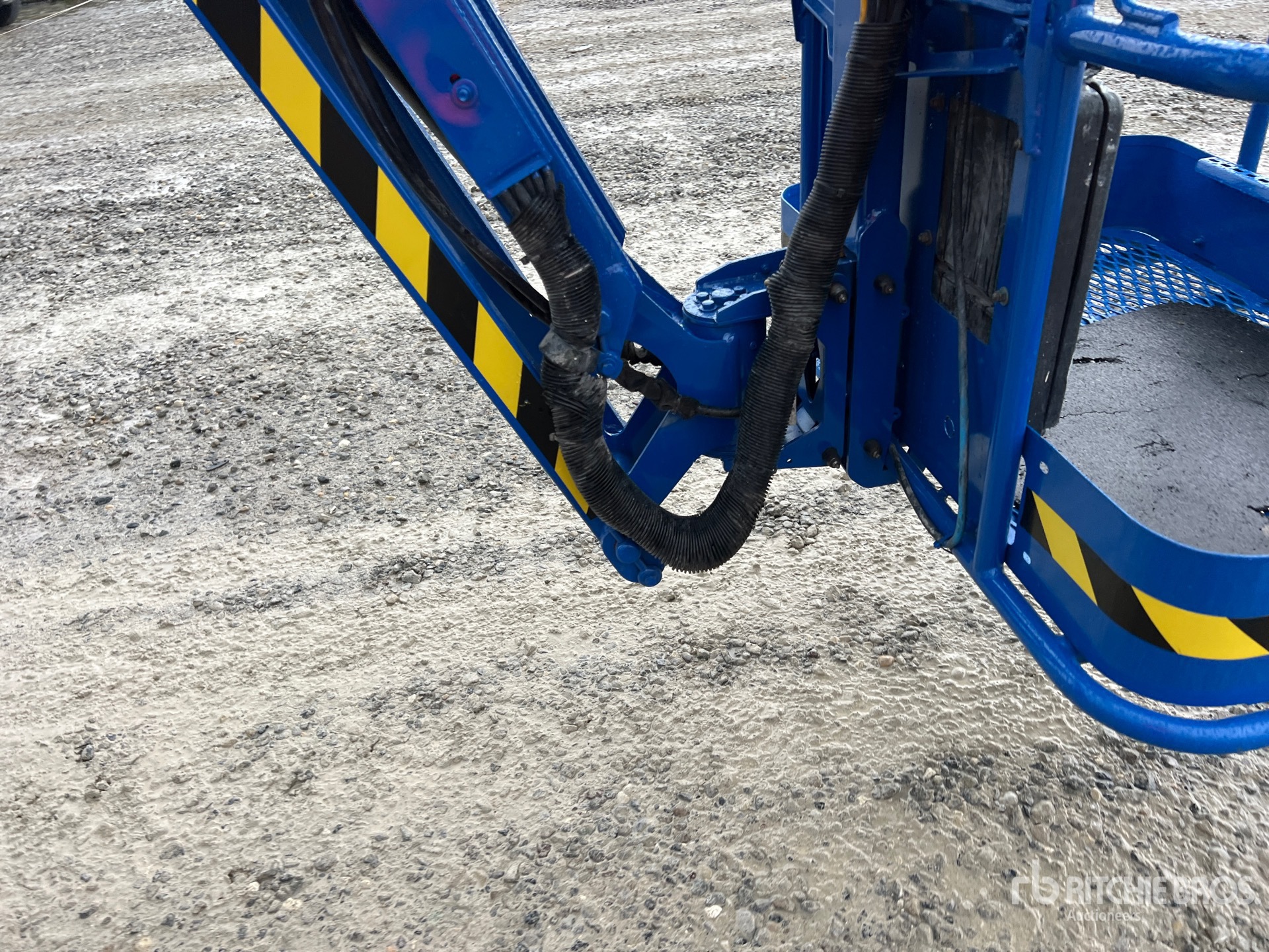 2007 Genie Z-30/20N