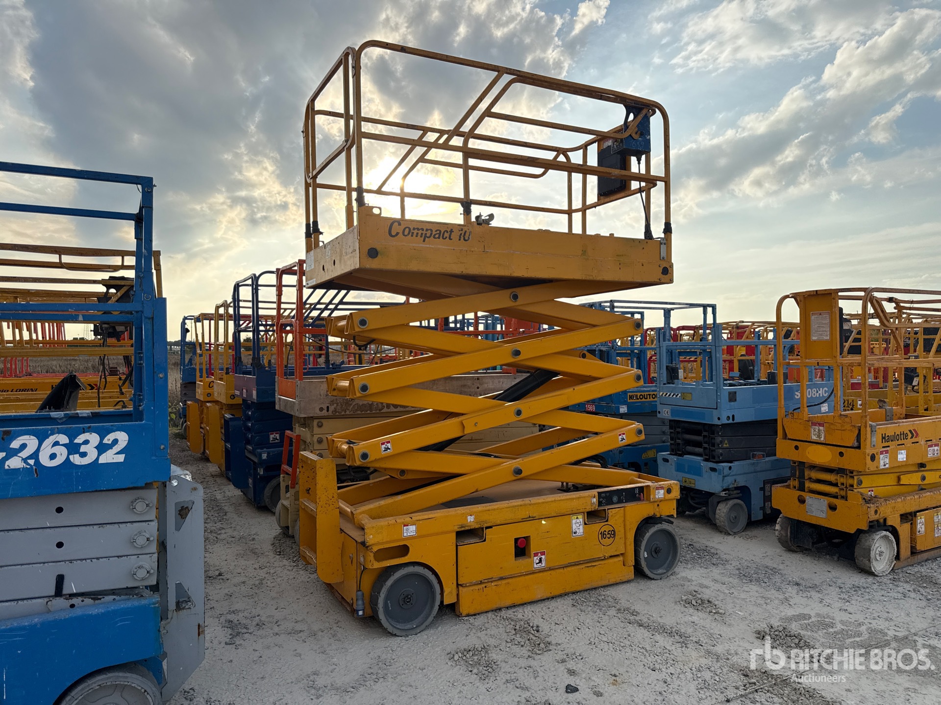 Photo of 2007 Haulotte COMPACT 10