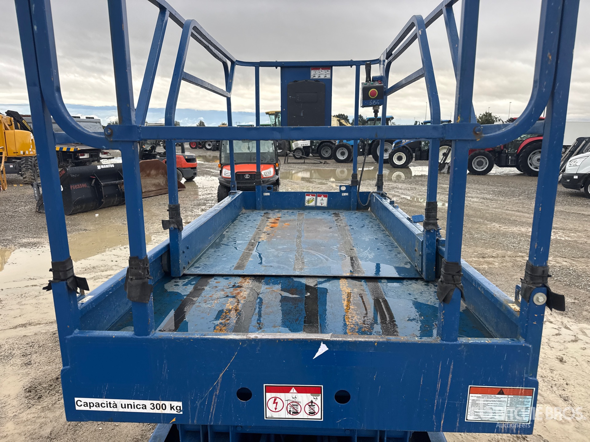 2007 Haulotte COMPACT12