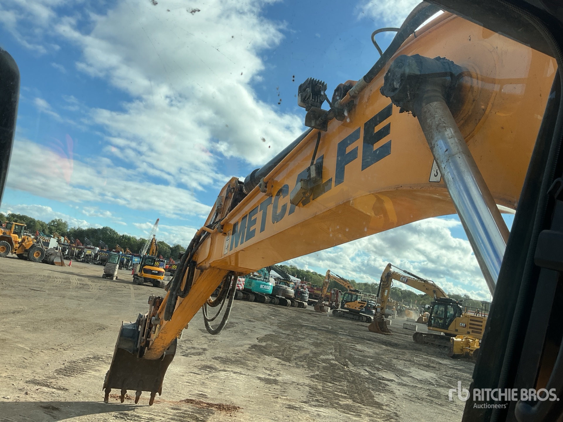 2018 JCB JS145LC 4F