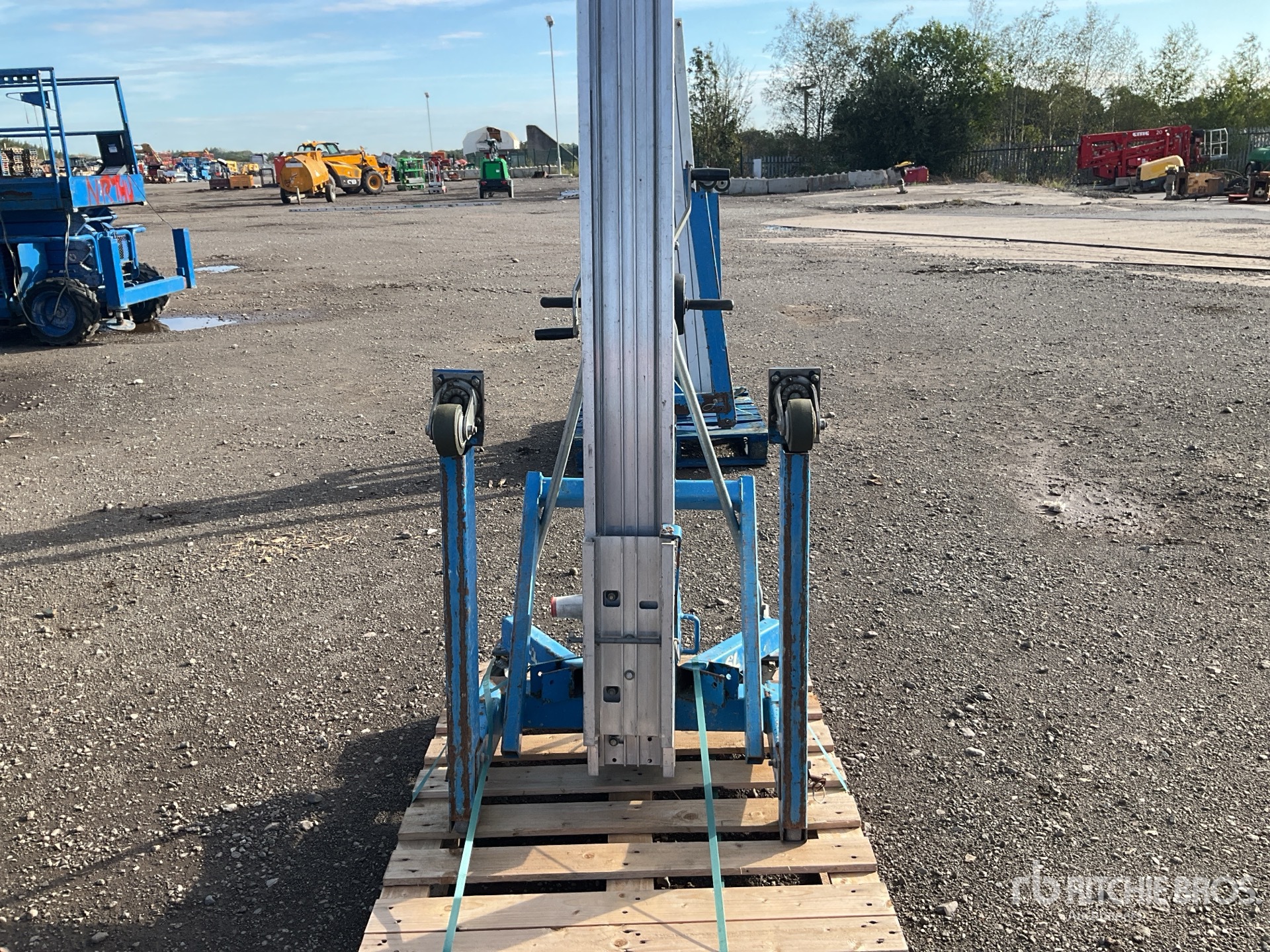 2019 Genie SLA-10