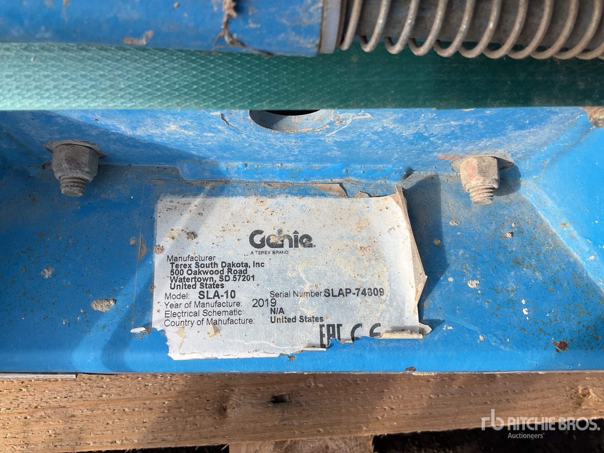 2019 Genie SLA-10