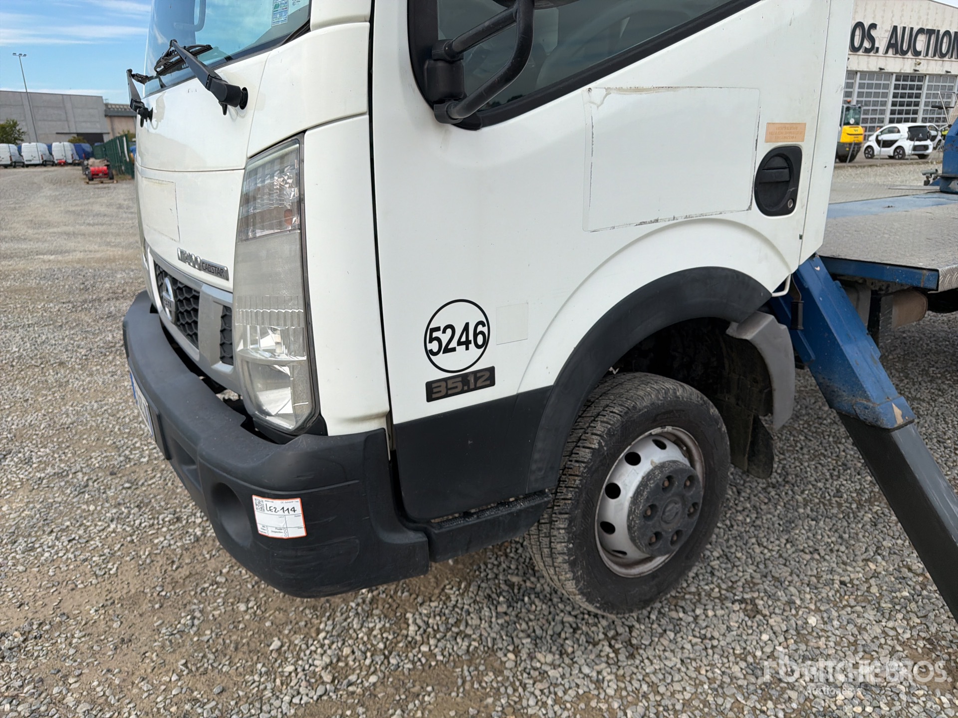 2015 Nissan NT400