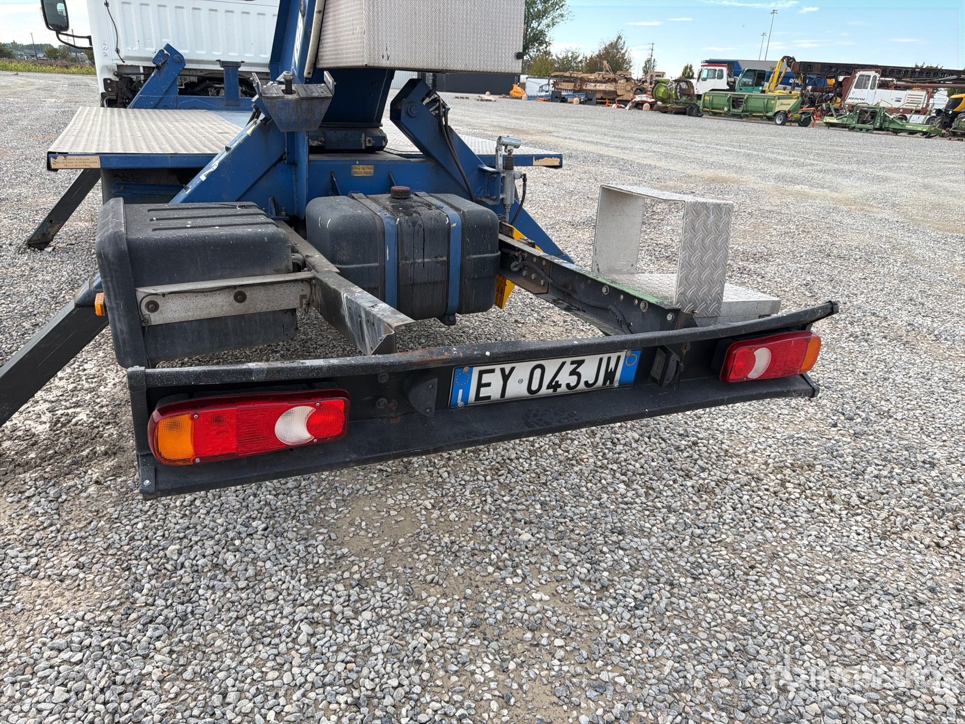 2015 Nissan NT400