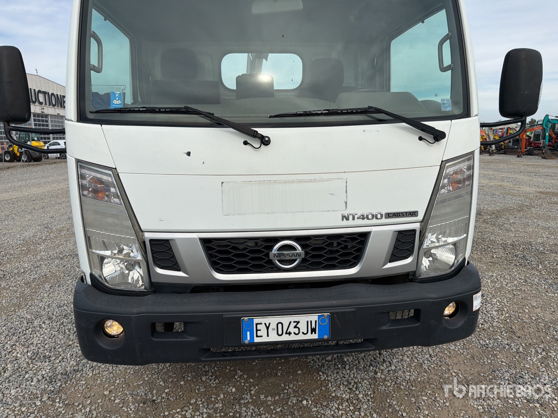 2015 Nissan NT400