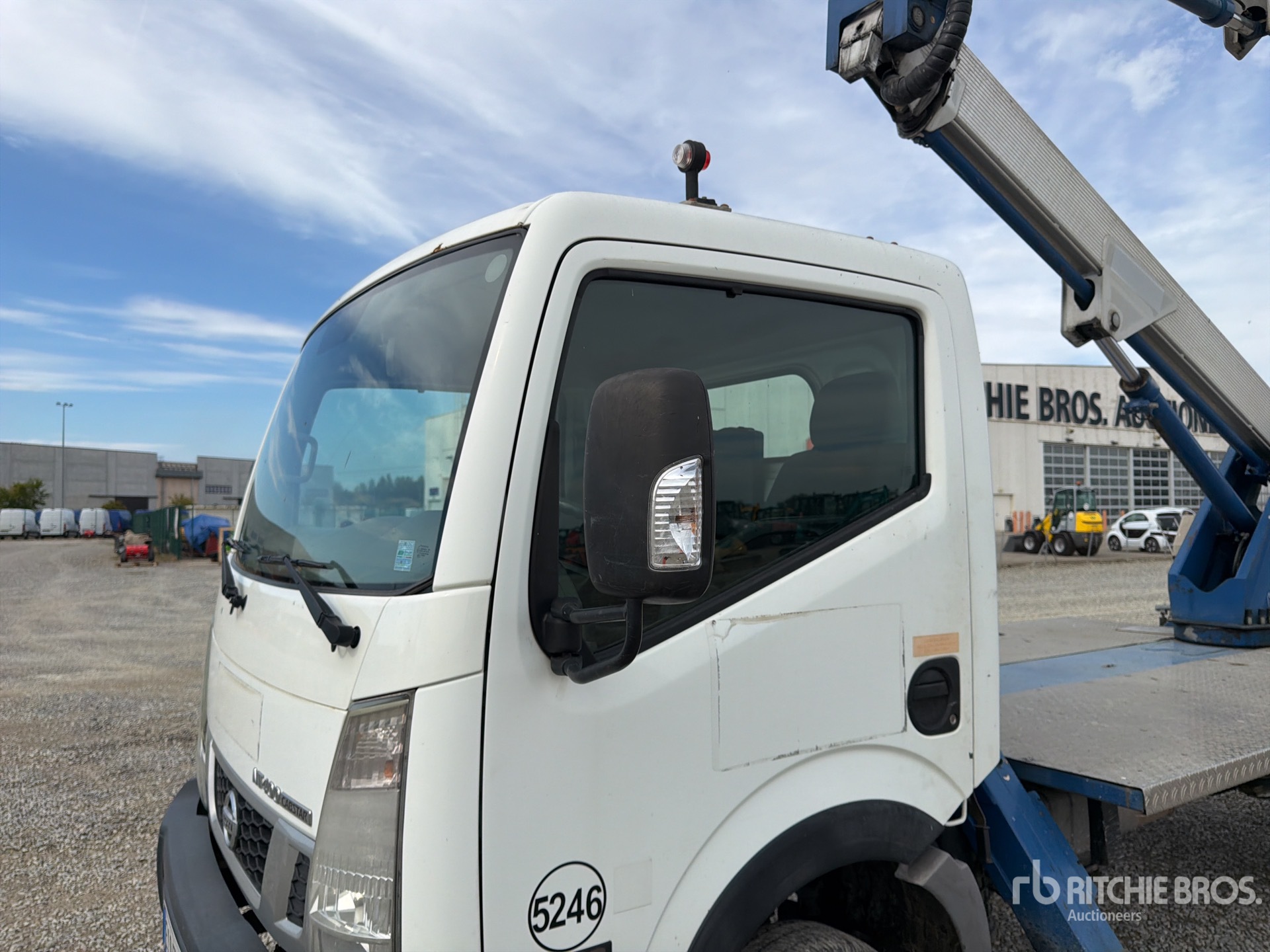2015 Nissan NT400