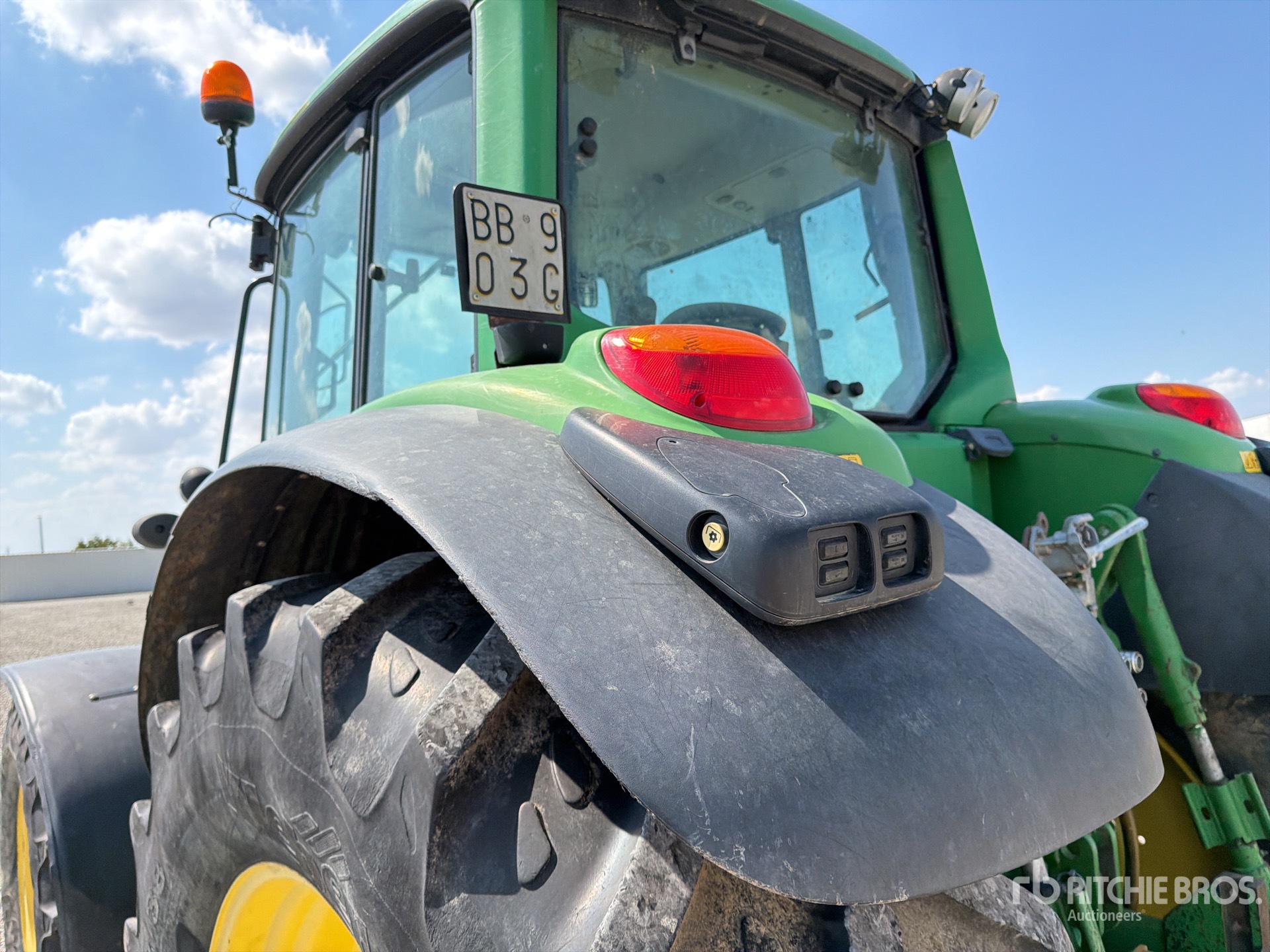 John Deere 6830