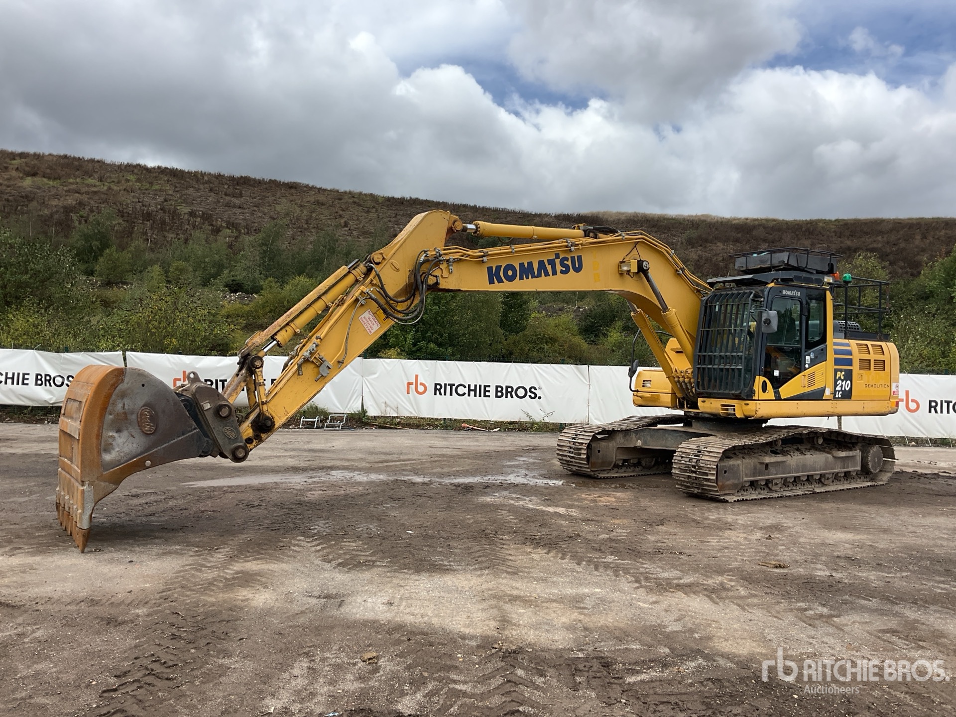 2014 Komatsu PC210LC-10