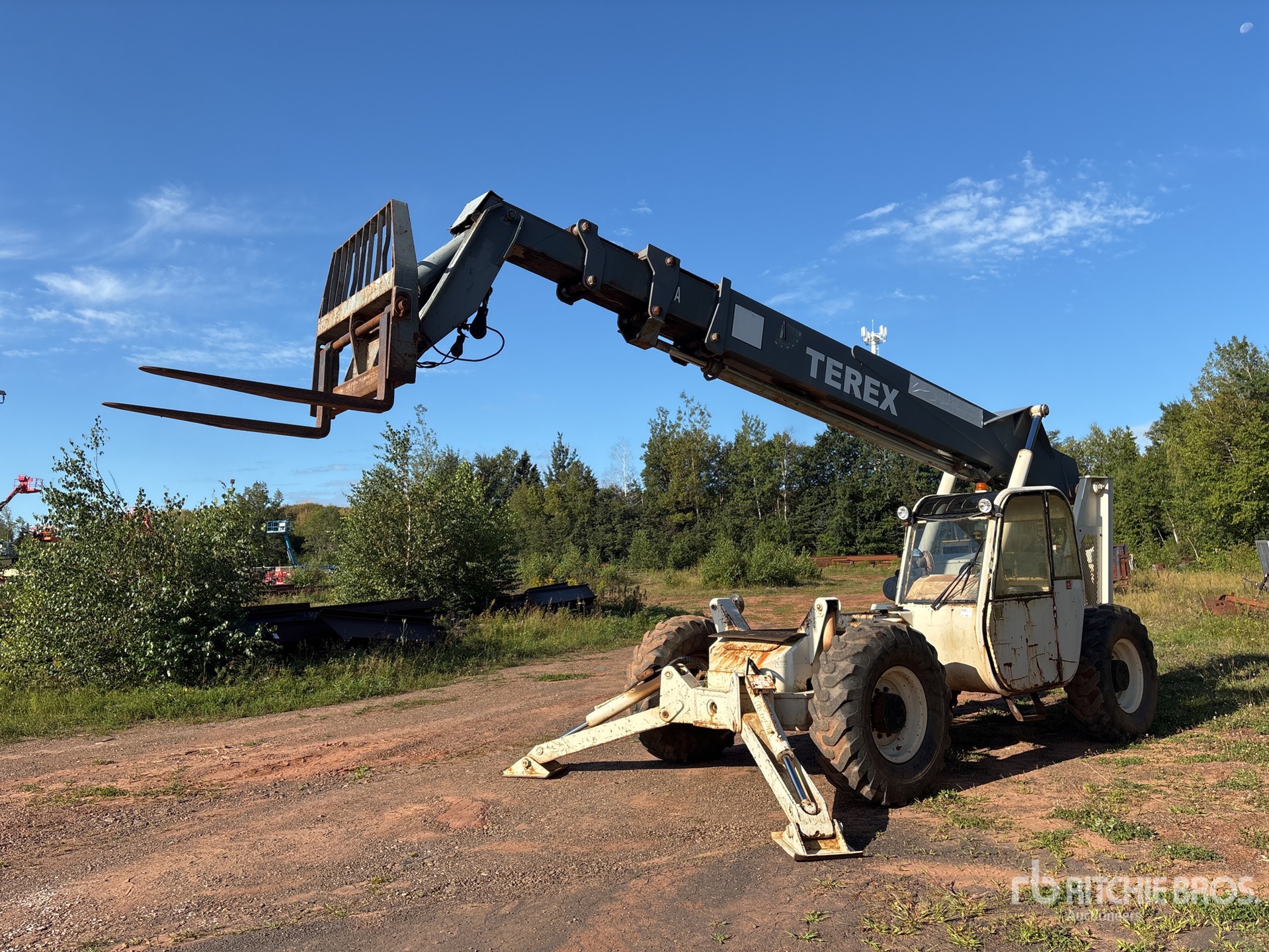2002 Terex TH1056C