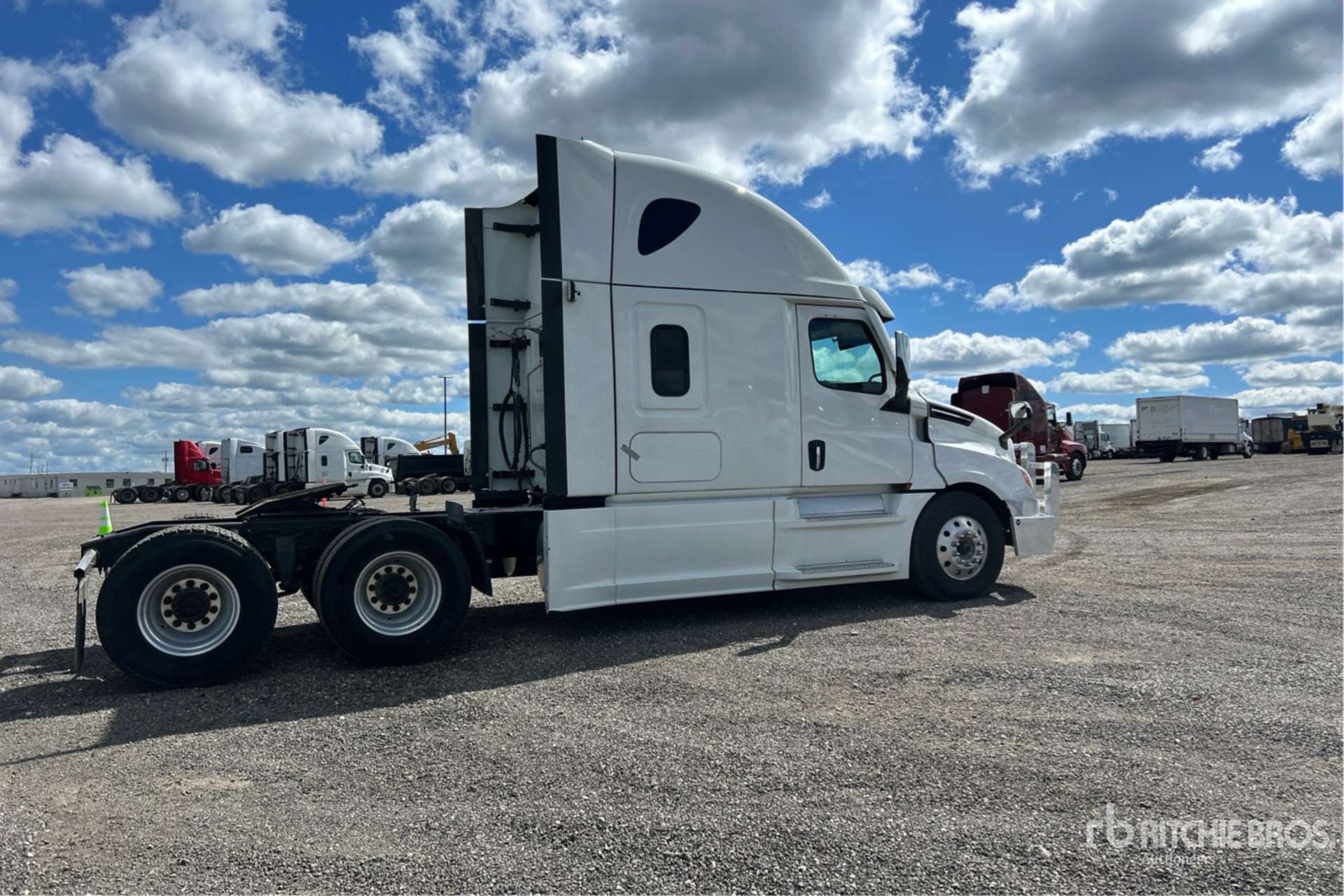 2023 Freightliner CASCADIA 126