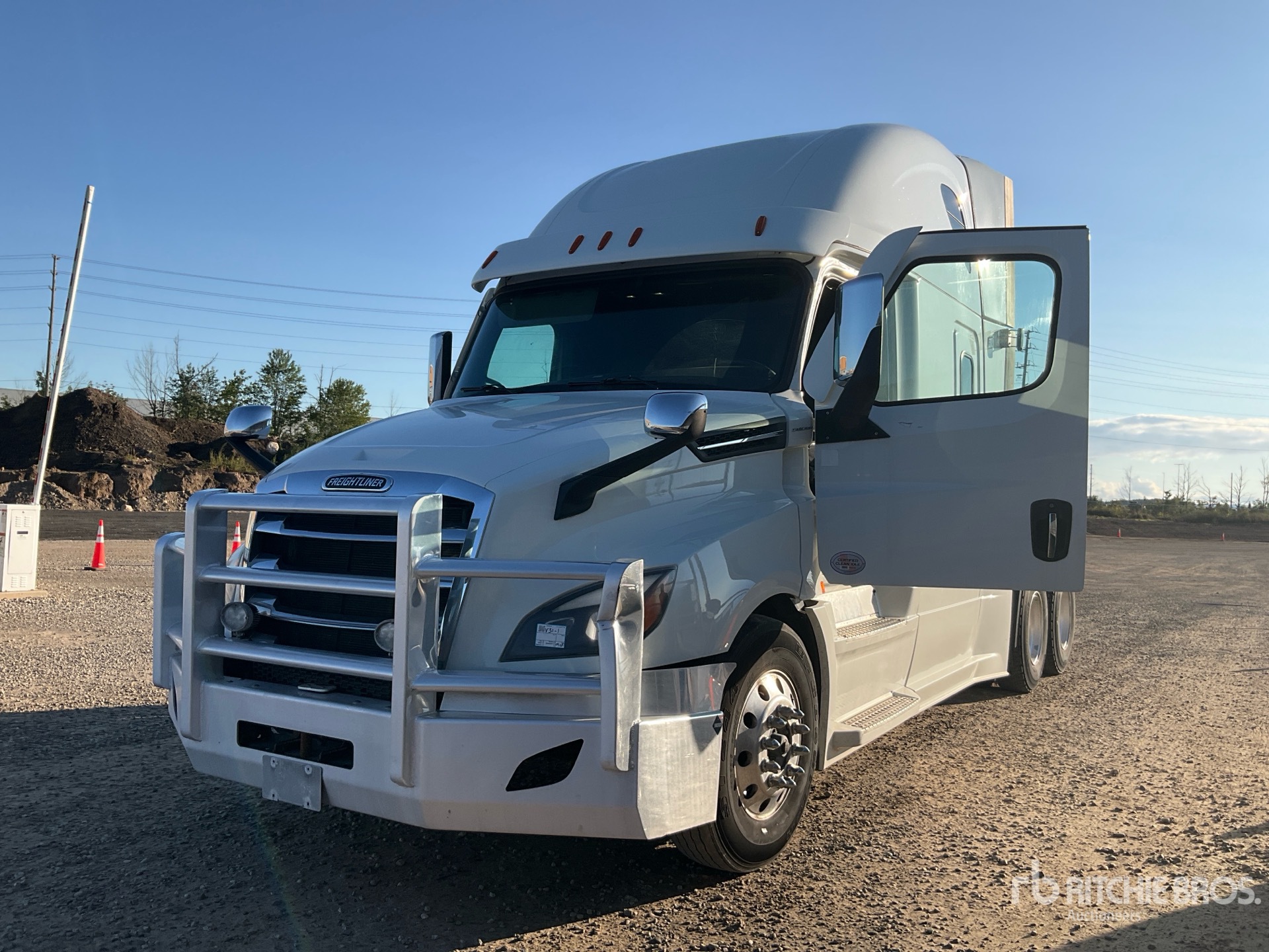 2023 Freightliner CASCADIA 126