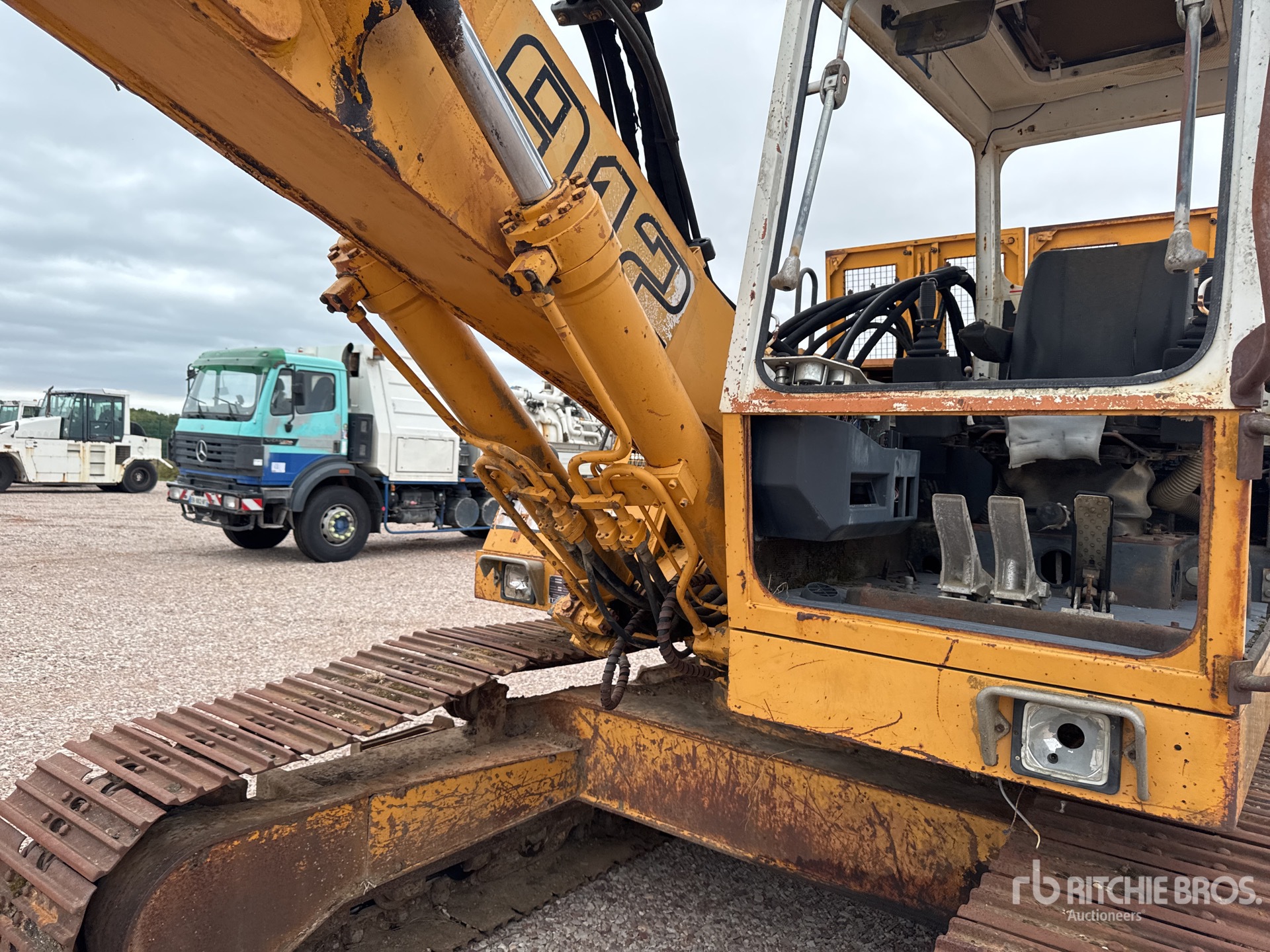1988 Liebherr R912LC