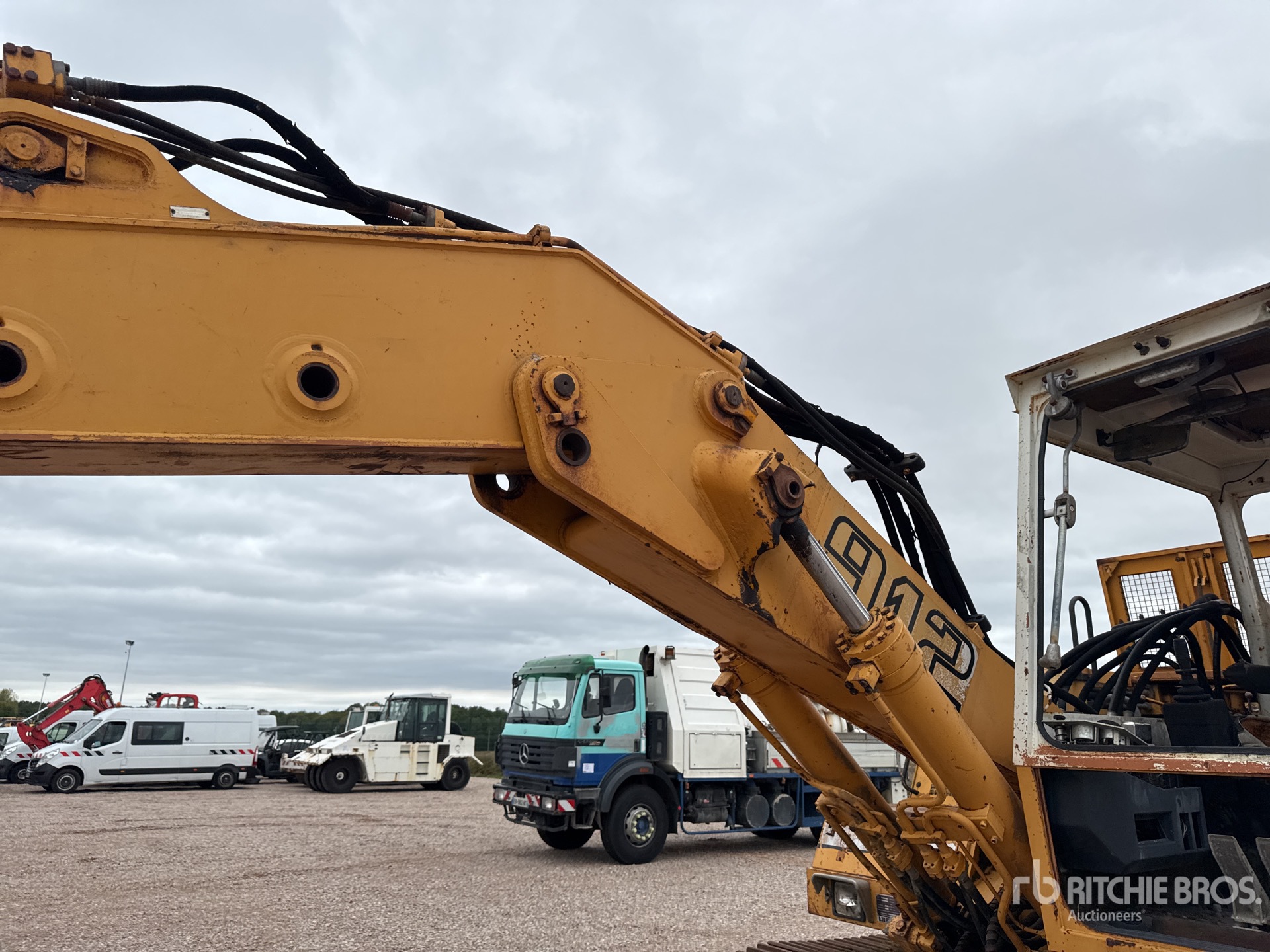 1988 Liebherr R912LC