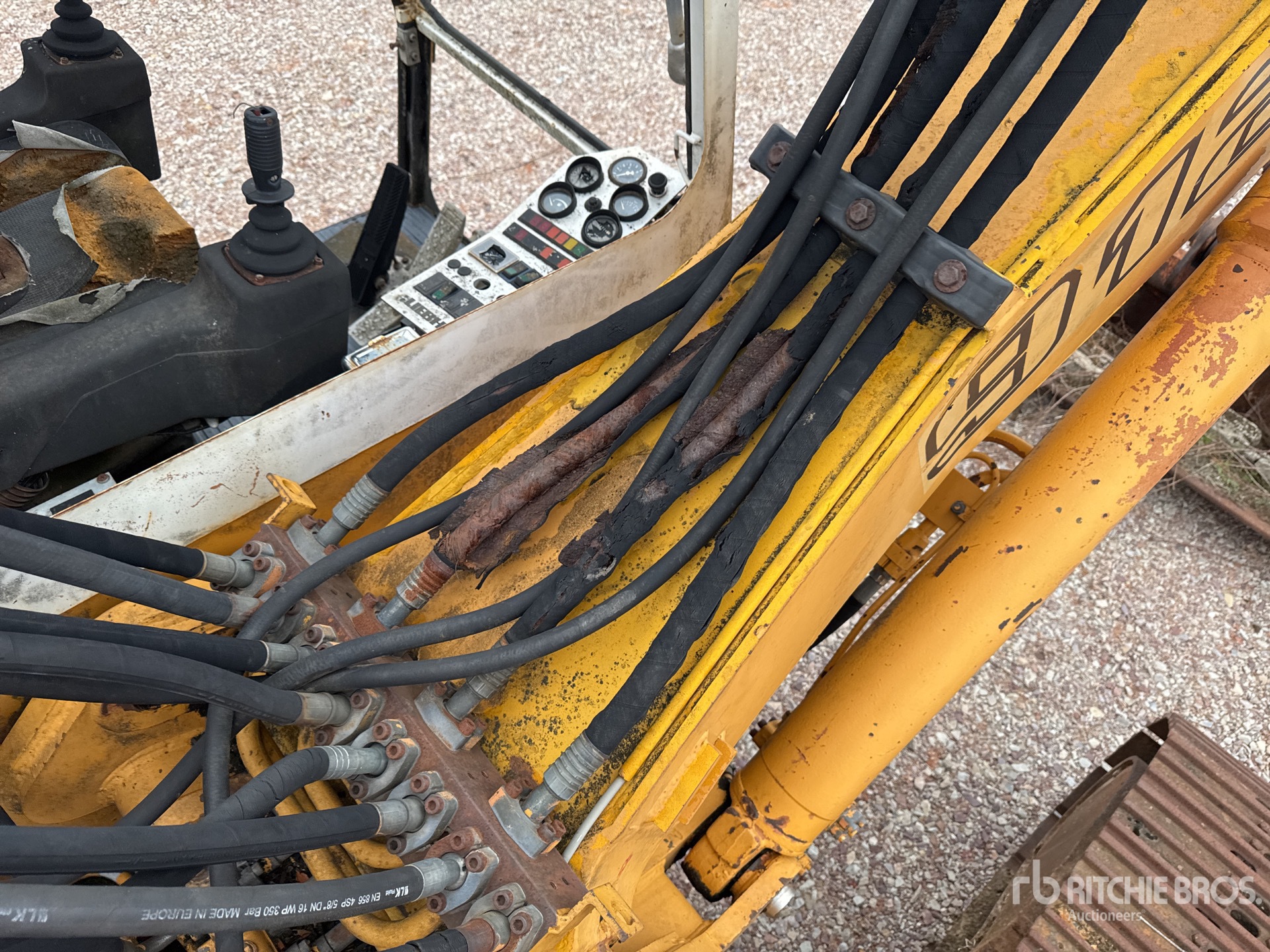 1988 Liebherr R912LC