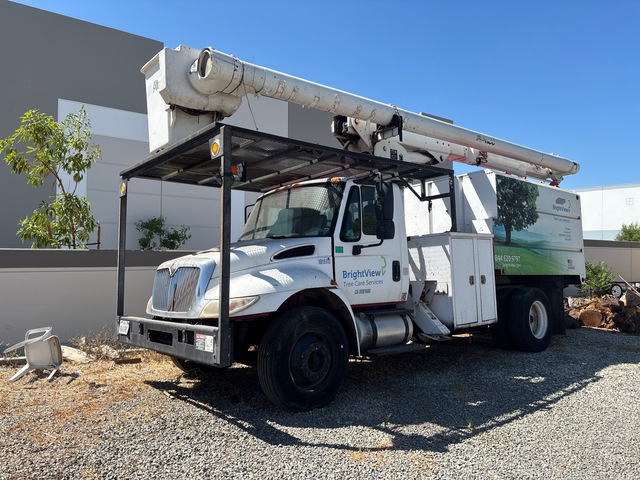 2011 Altec LRV56 56 ft on 2012 International DuraStar 4400 4x2 Forestry Chipper Body Bucket Truck
