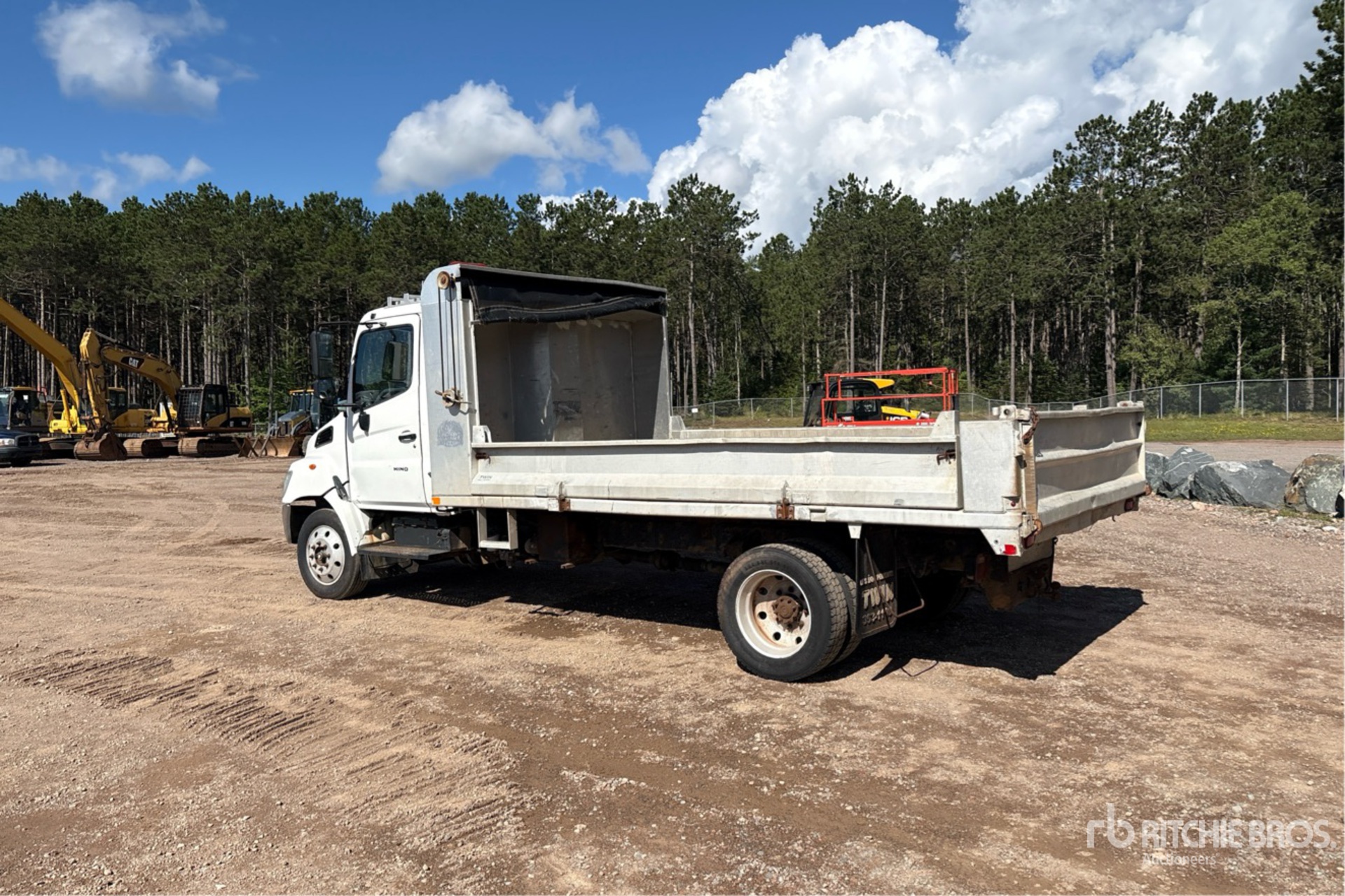 2008 Hino 185
