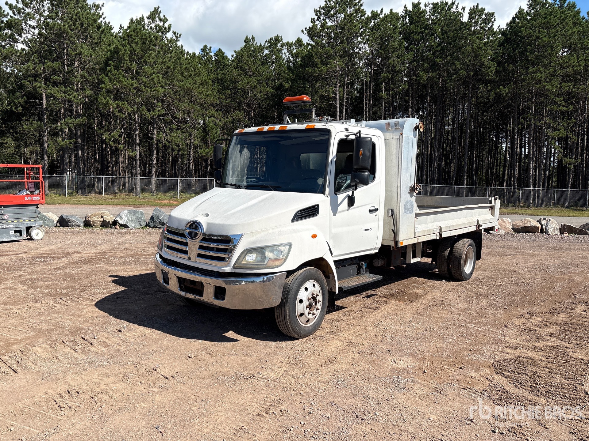 2008 Hino 185