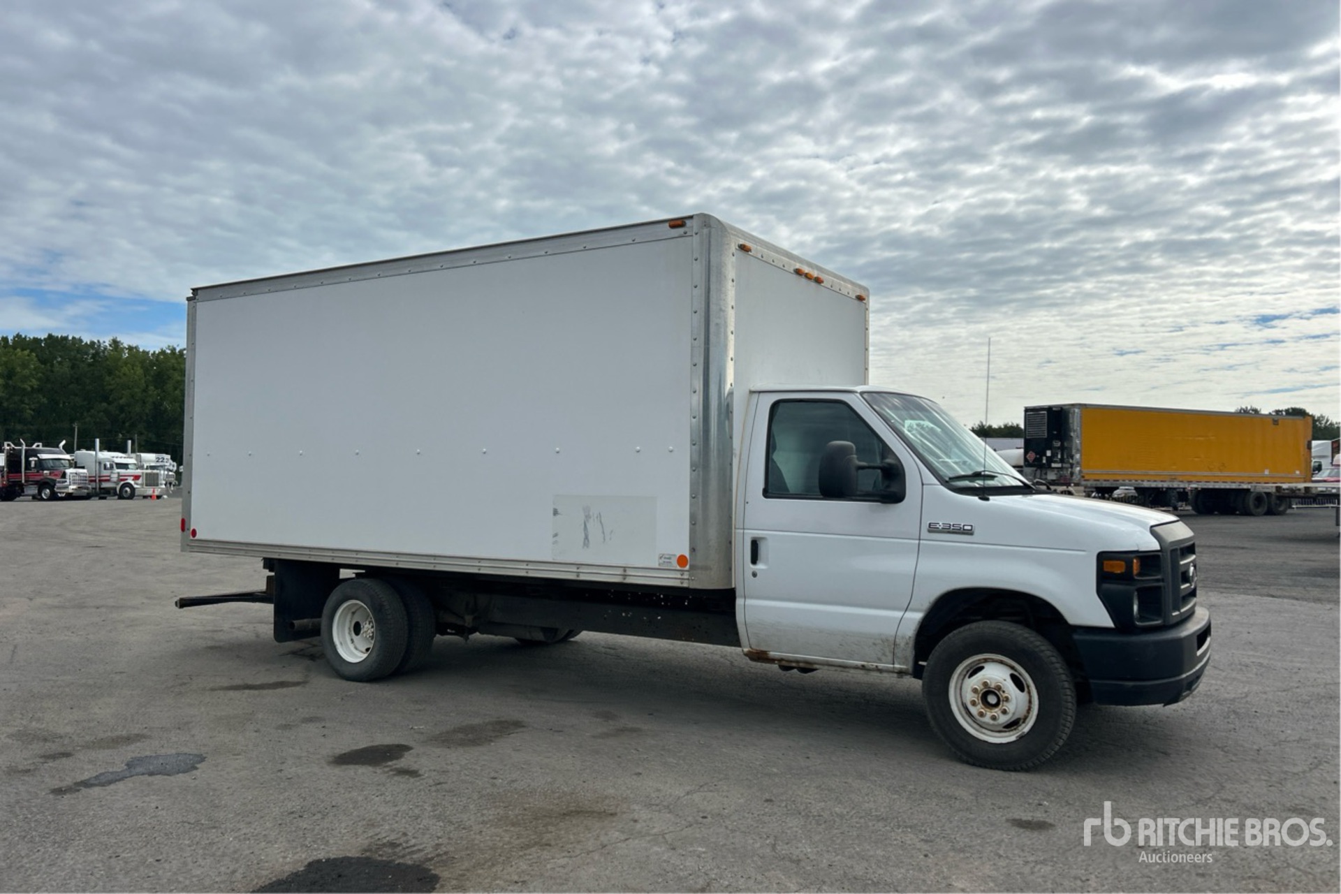2017 Ford E350