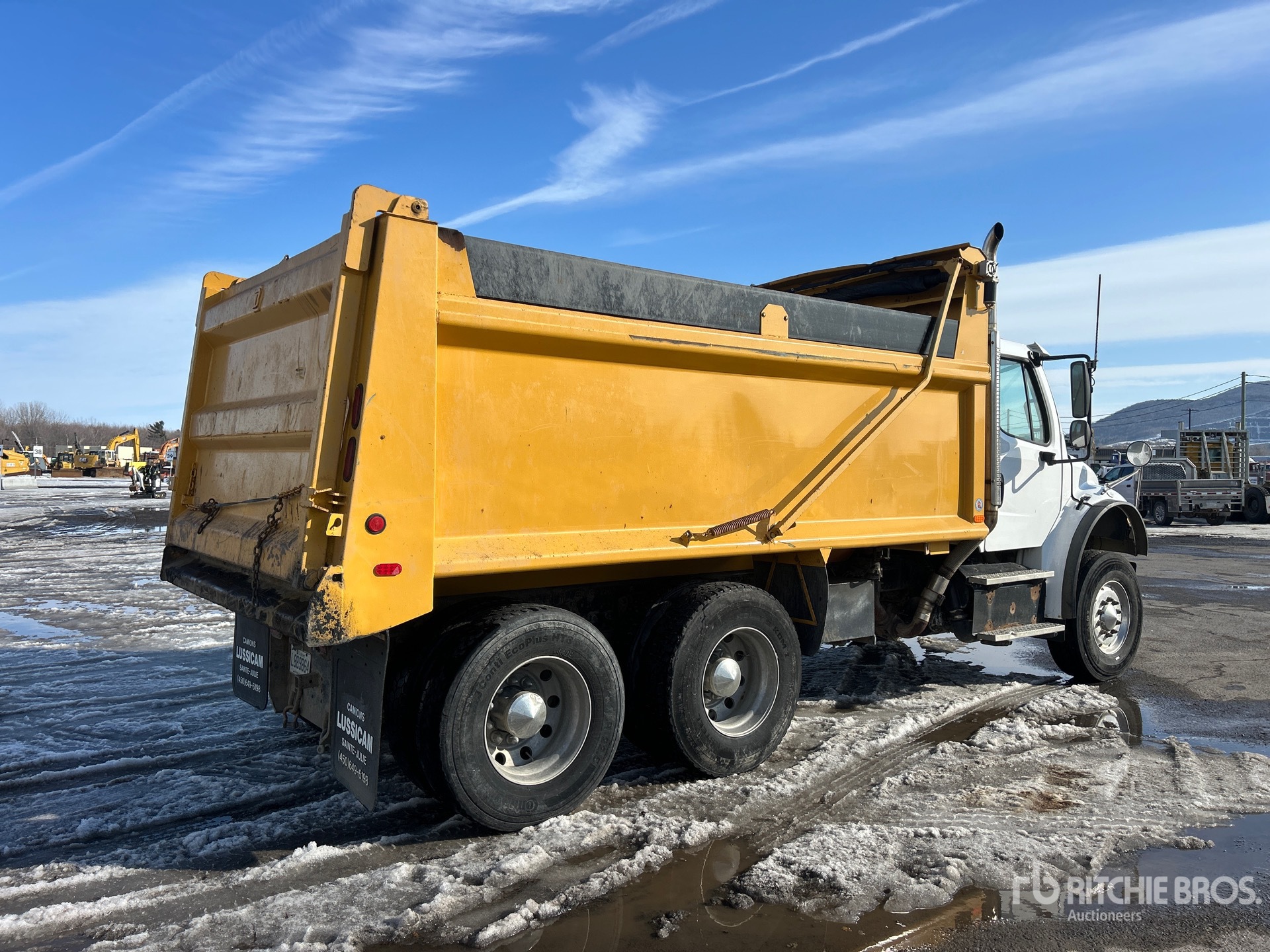 2017 Freightliner M2 106