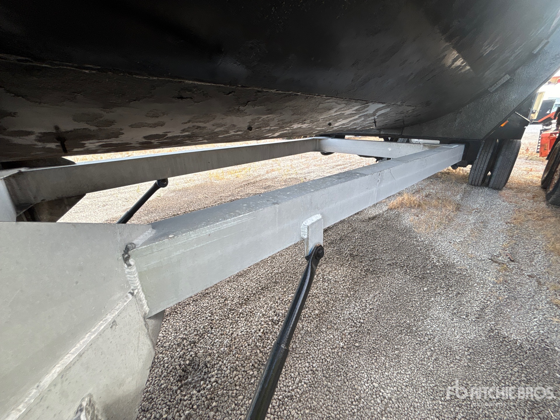 2001 American Trailers 40 FT T/A FRAMELESS