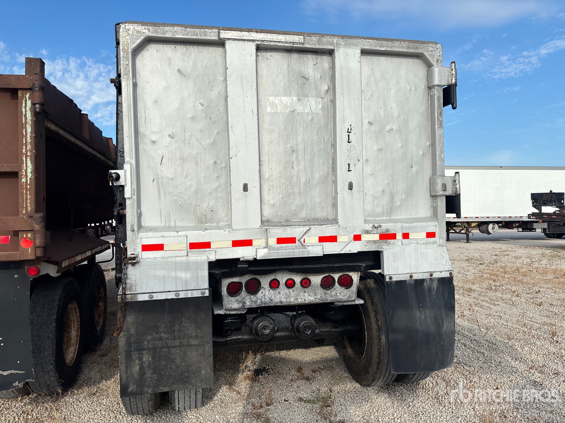 2001 American Trailers 40 FT T/A FRAMELESS