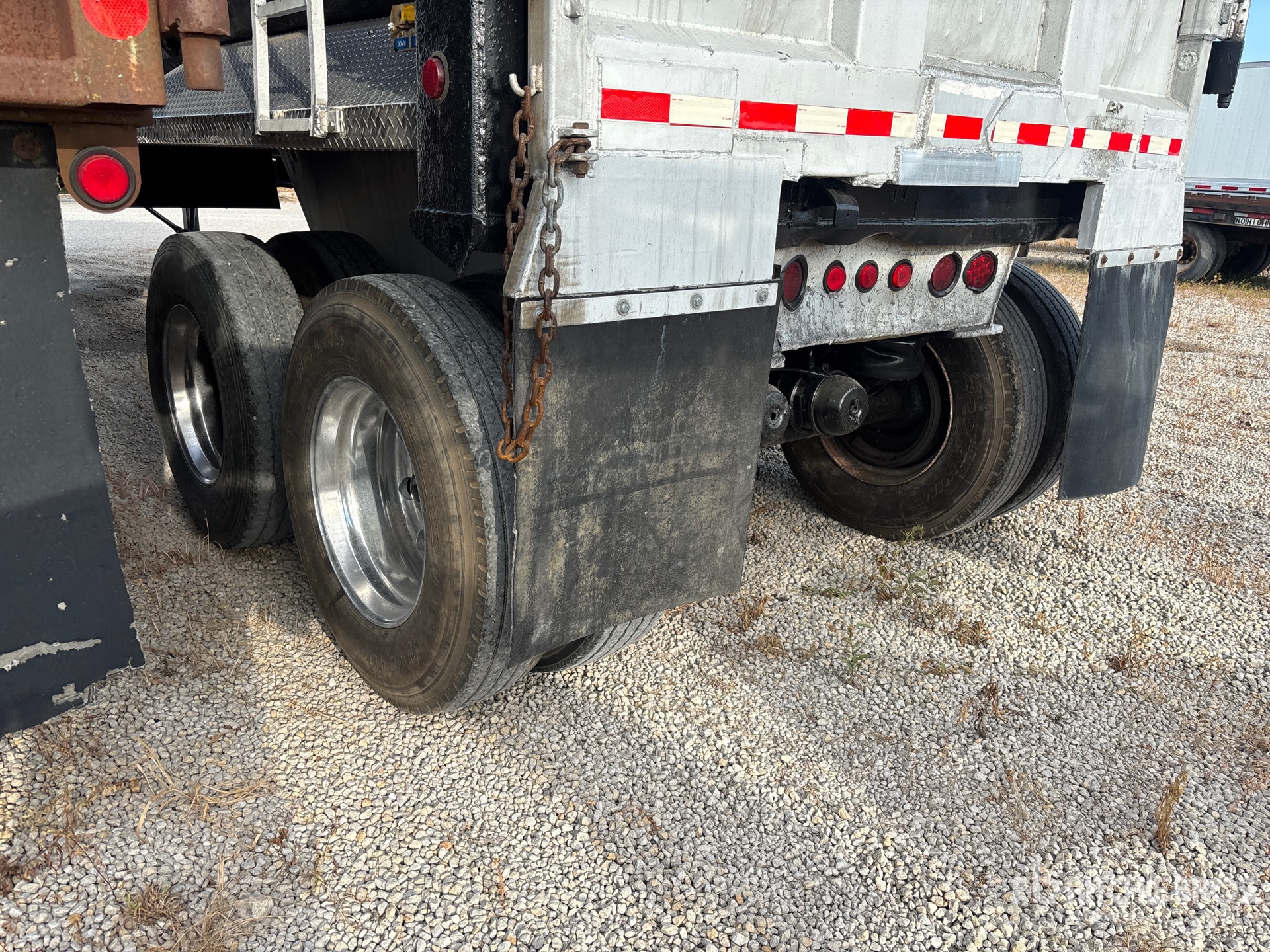 2001 American Trailers 40 FT T/A FRAMELESS