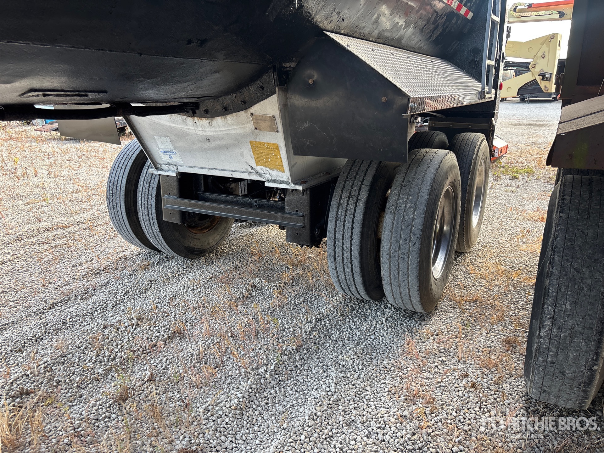 2001 American Trailers 40 FT T/A FRAMELESS