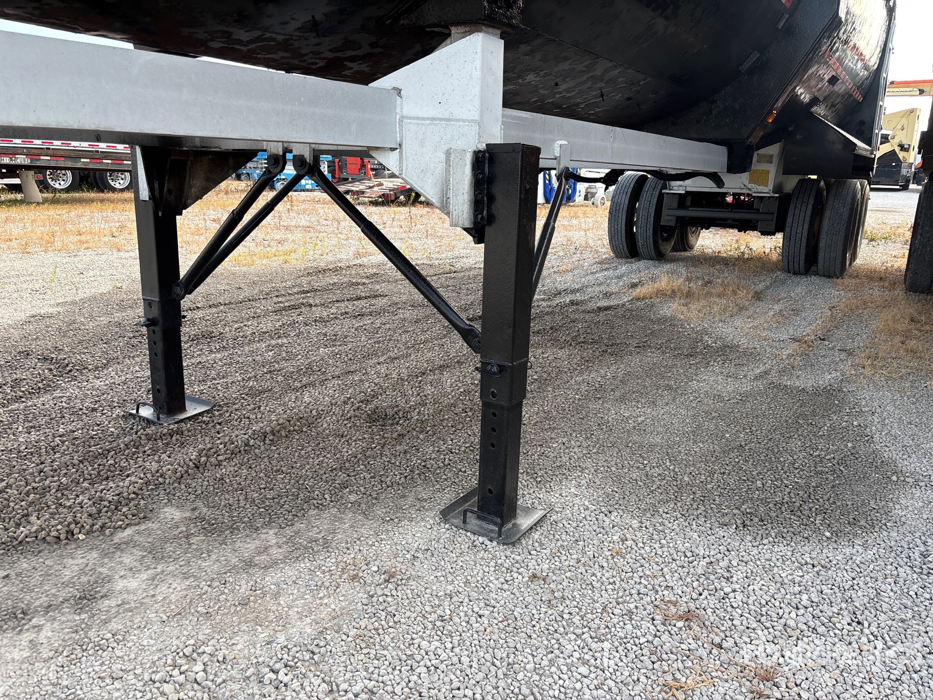 2001 American Trailers 40 FT T/A FRAMELESS