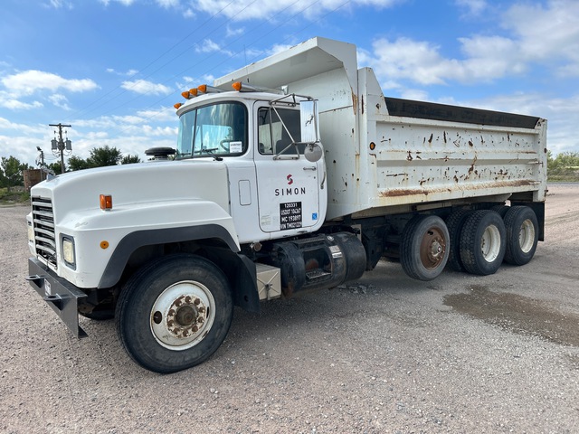 1996 Mack RD690S 8x4 T/A Dump Truck