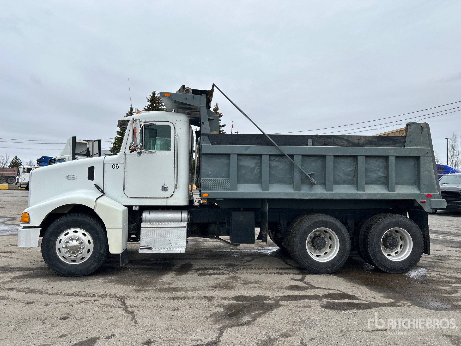 1996 Peterbilt 385