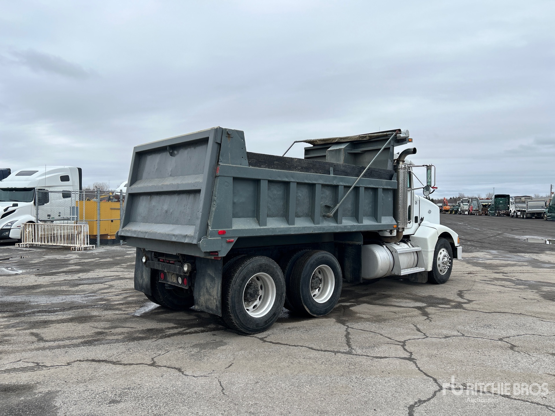 1996 Peterbilt 385
