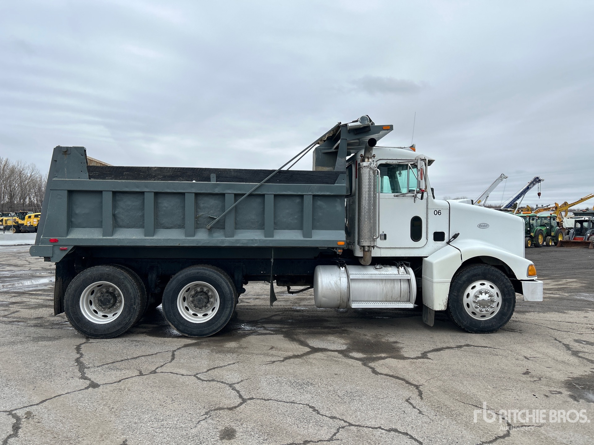 1996 Peterbilt 385